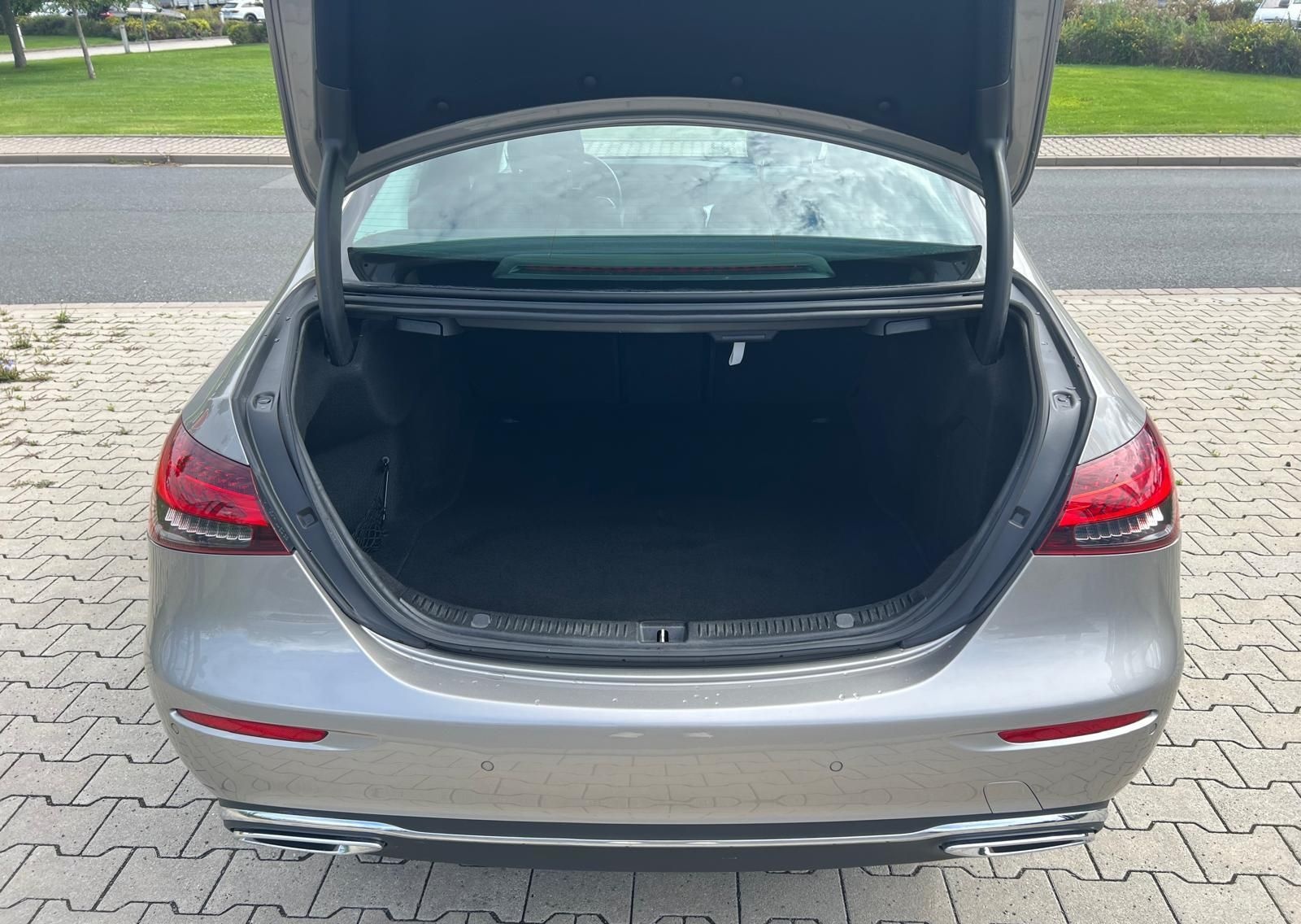 Mercedes-Benz E 220 d Avantgarde Limo Aut. Navi+Led+Kamera+Shz foto 16