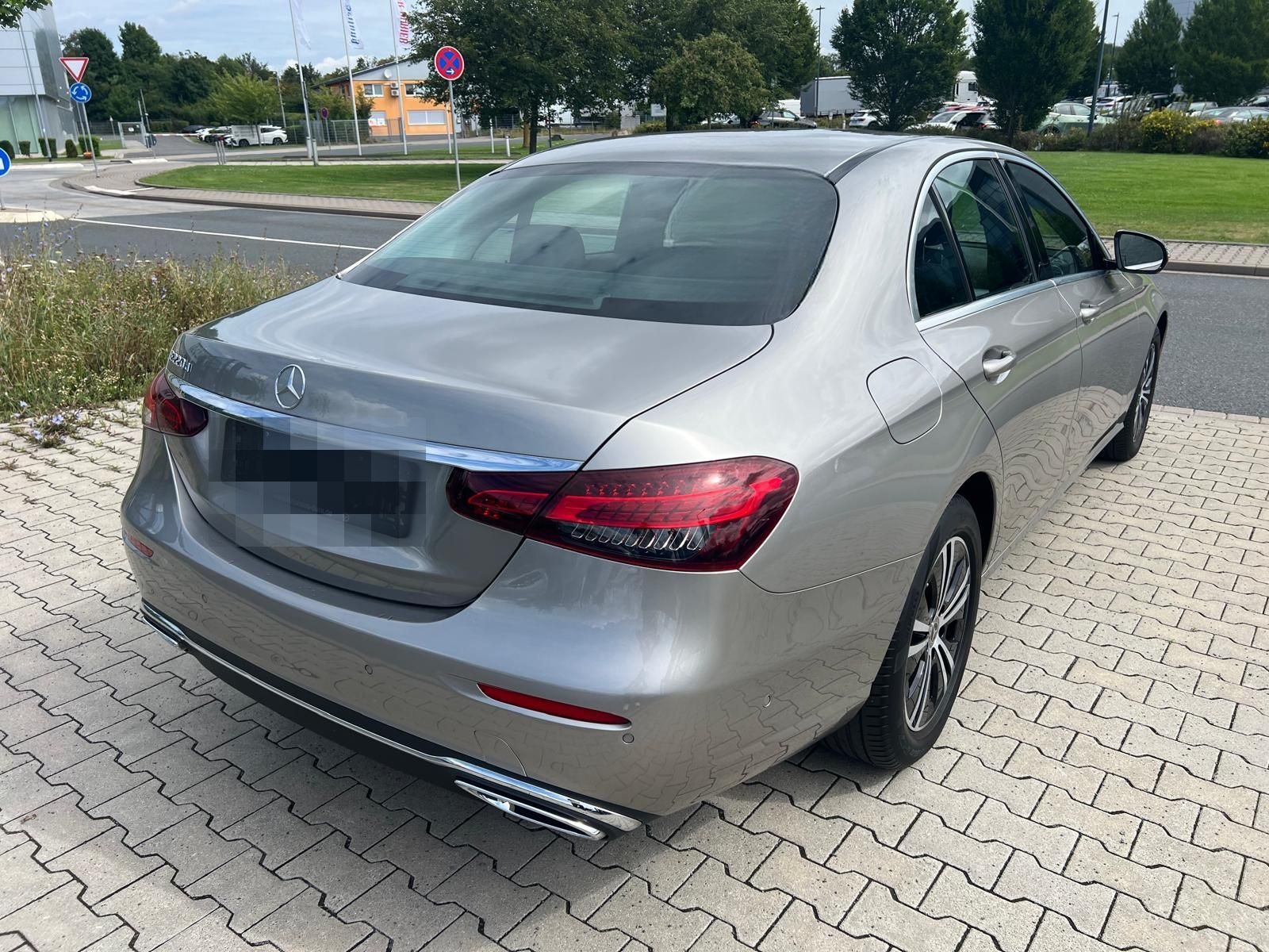 Mercedes-Benz E 220 d Avantgarde Limo Aut. Navi+Led+Kamera+Shz foto 3