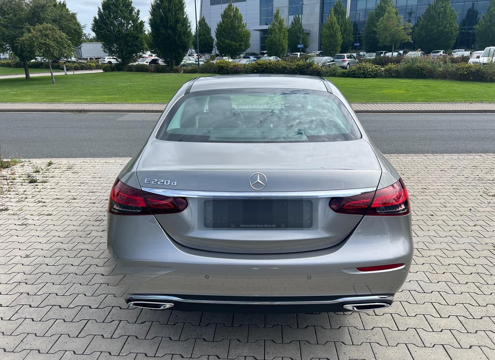 Mercedes-Benz E 220 d Avantgarde Limo Aut. Navi+Led+Kamera+Shz foto 5