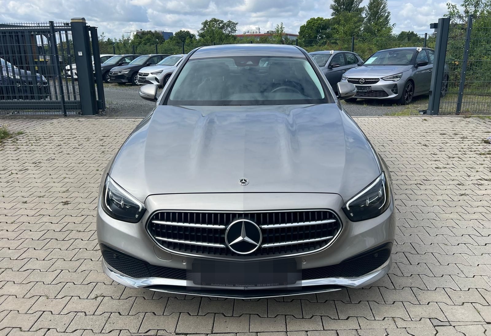 Mercedes-Benz E 220 d Avantgarde Limo Aut. Navi+Led+Kamera+Shz foto 6