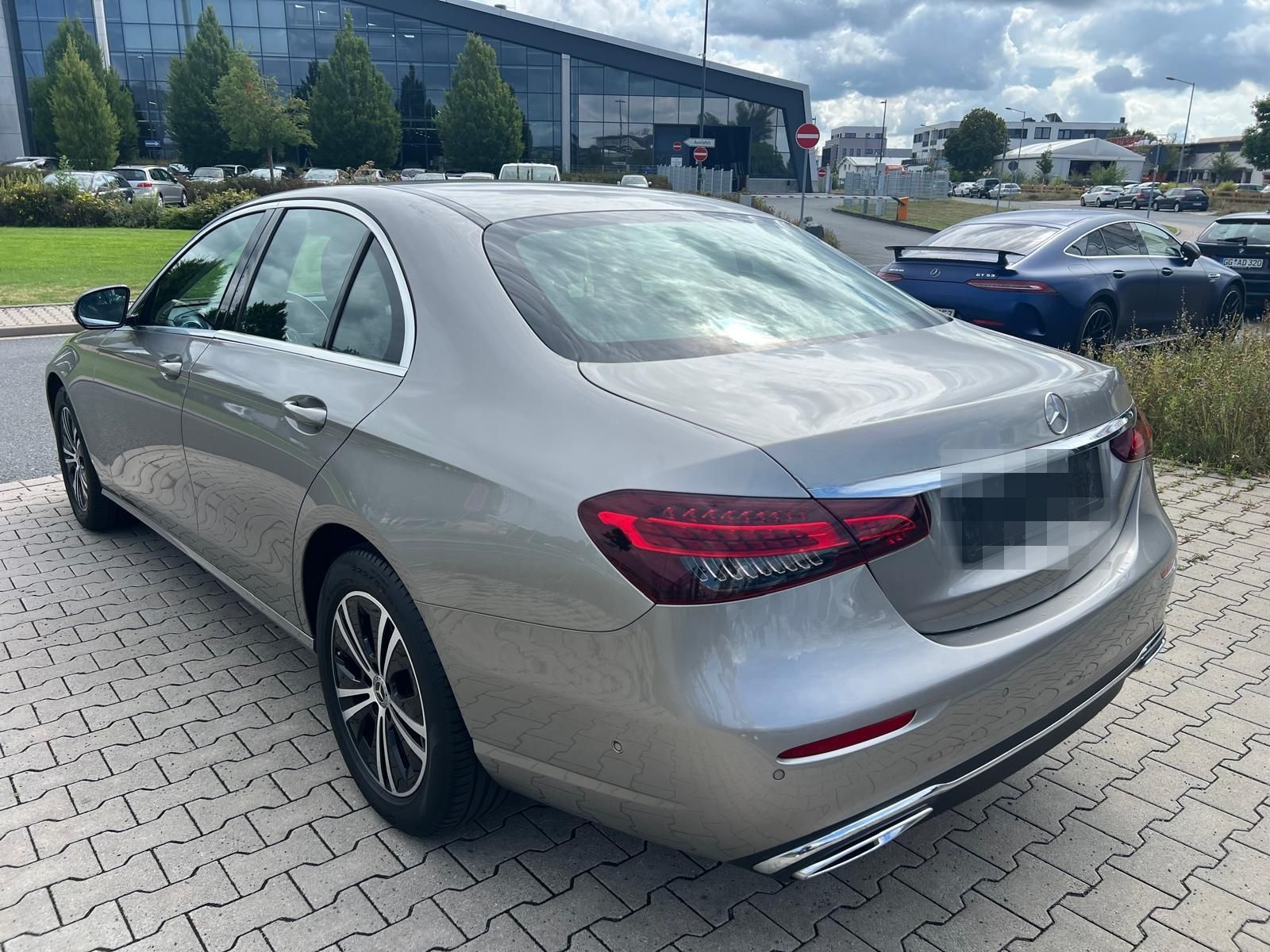 Mercedes-Benz E 220 d Avantgarde Limo Aut. Navi+Led+Kamera+Shz foto 8
