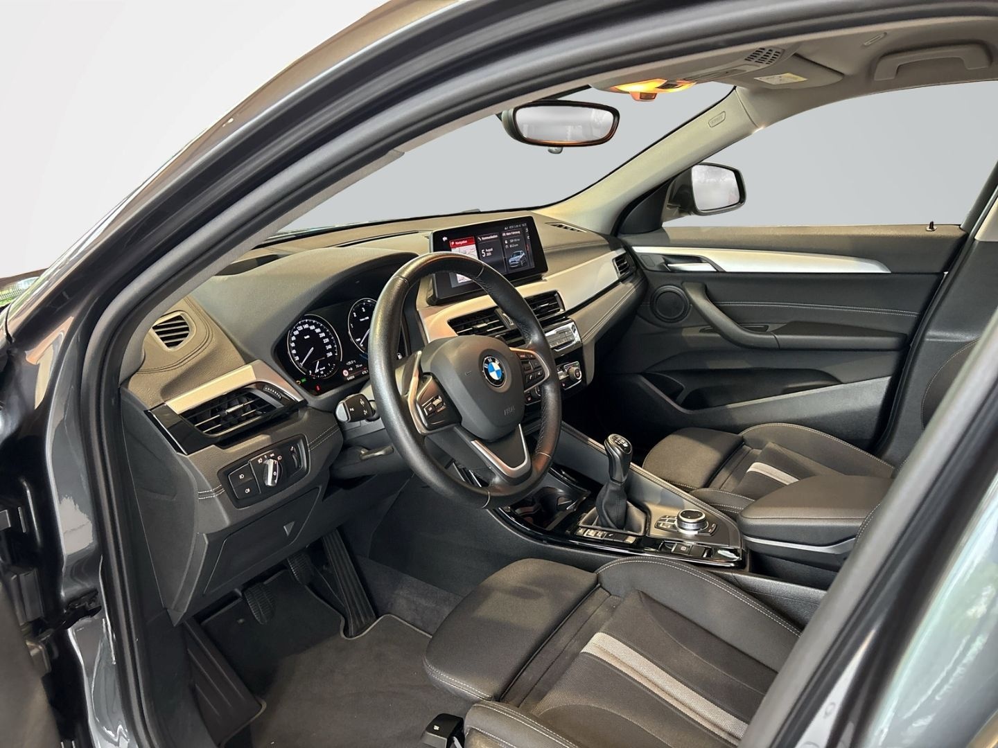 BMW X2 sDrive 18 d HUD Navi LED Mehrzonenklima Fahre foto 13