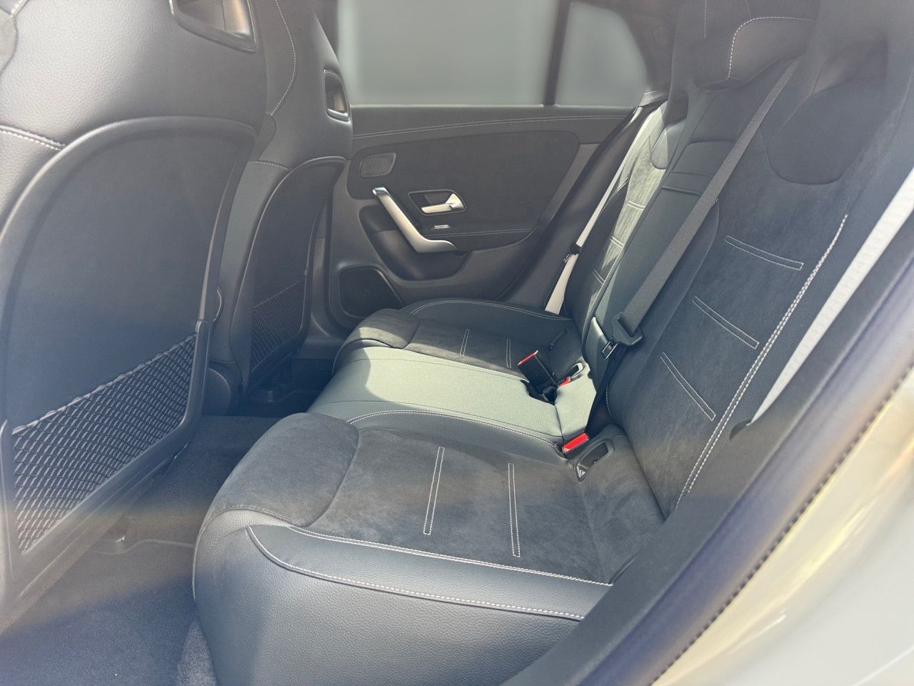 Mercedes-Benz GLB 200 d AMG+HANDS-FREE+MULTIBEAM+PARK+DISTR foto 12