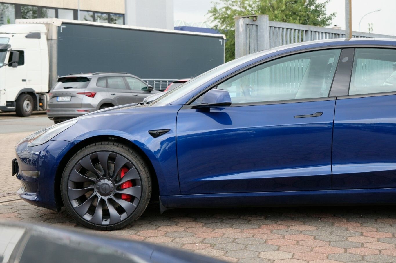Tesla Model 3 Performance Premium Audio KW Fahrwerk foto 2