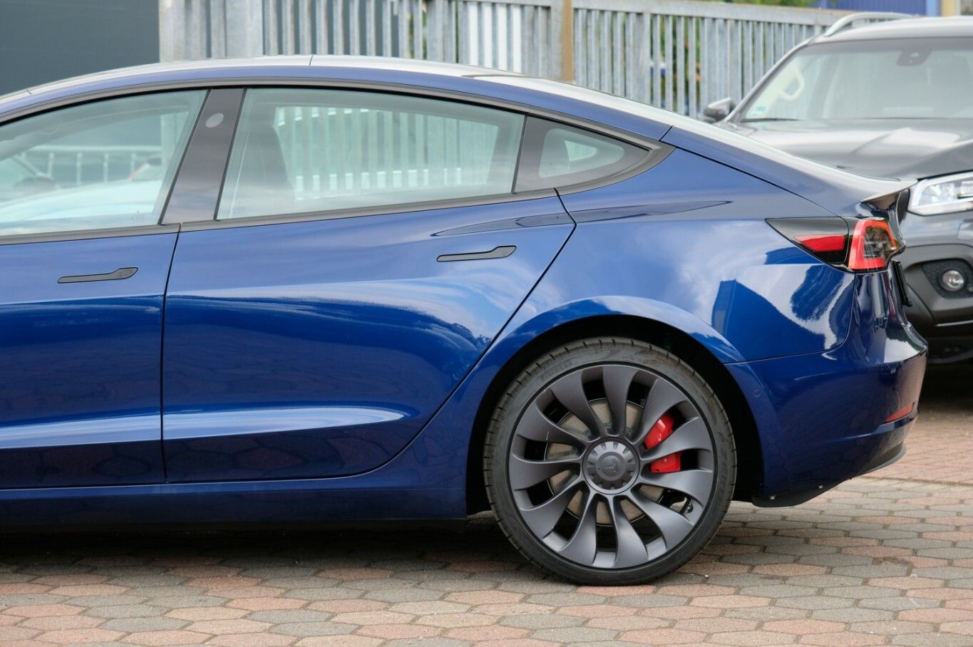 Tesla Model 3 Performance Premium Audio KW Fahrwerk foto 3