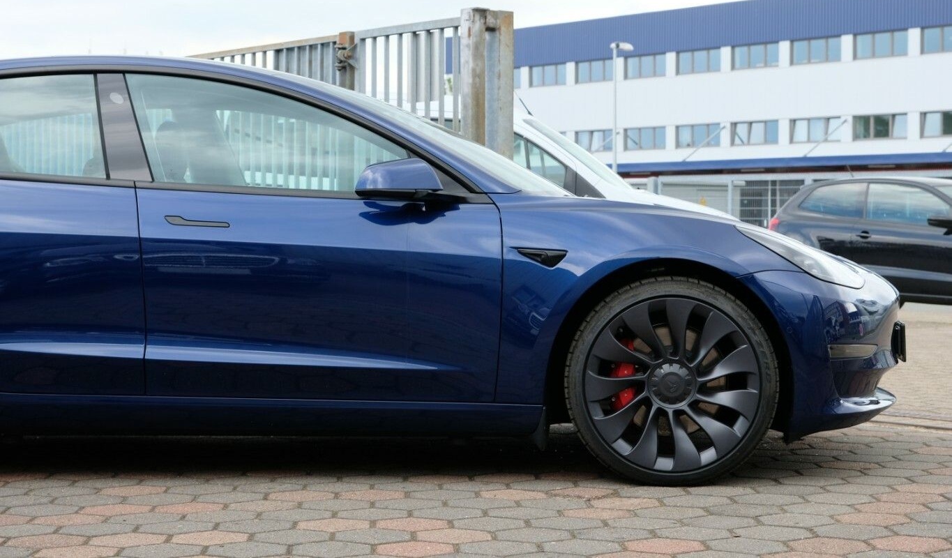 Tesla Model 3 Performance Premium Audio KW Fahrwerk foto 8