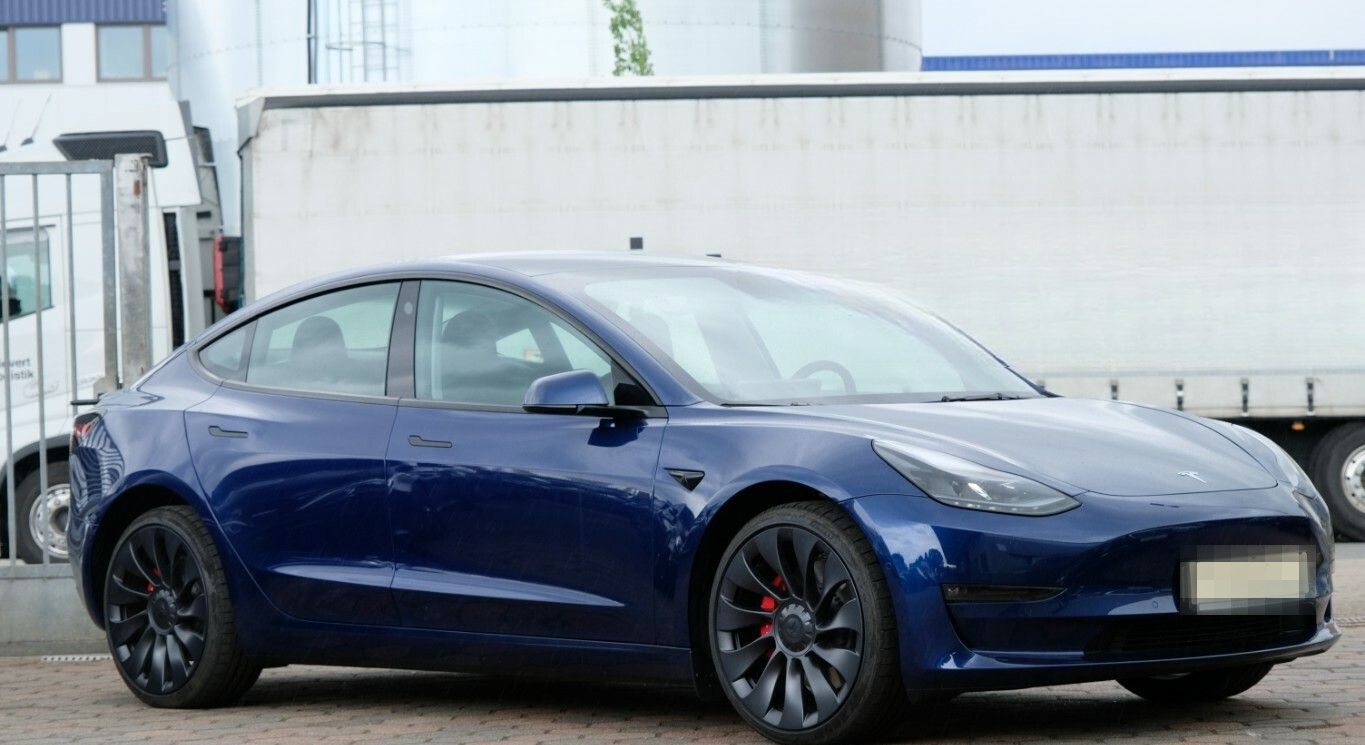 Tesla Model 3 Performance Premium Audio KW Fahrwerk foto 9