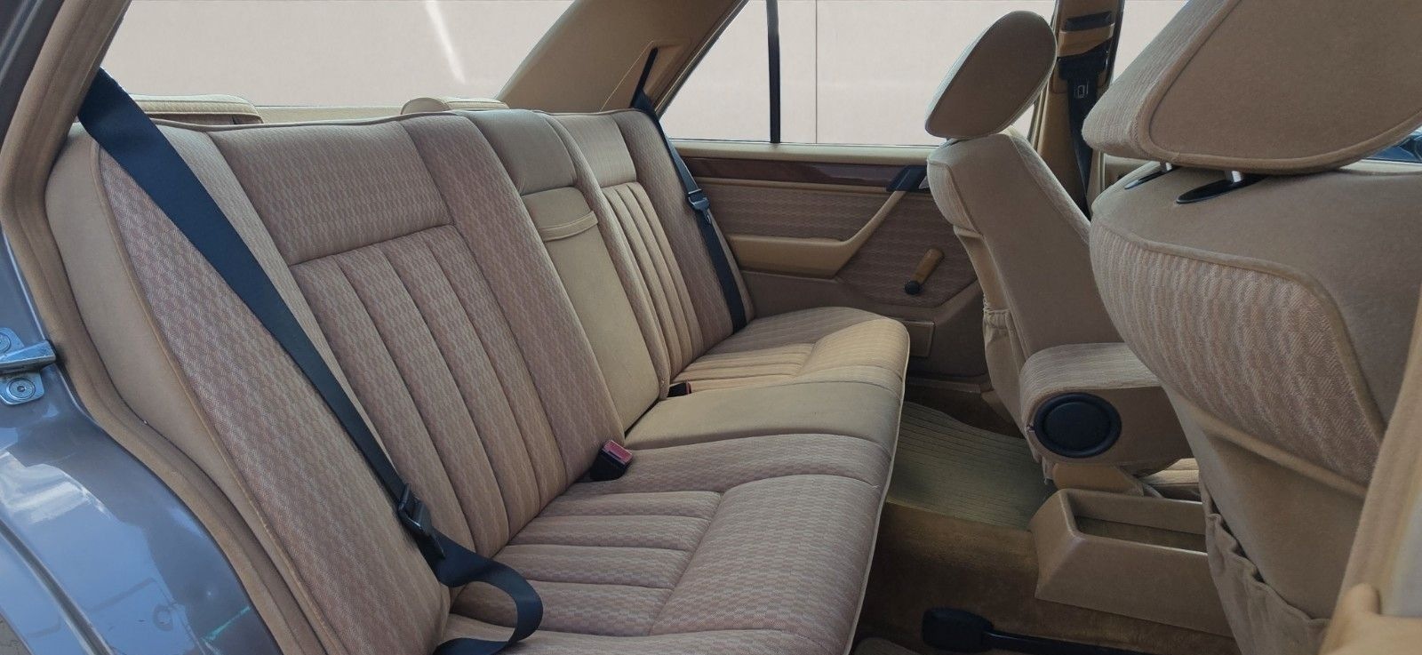 Mercedes-Benz 250 D *ZENTRAL*E-FENSTER*4 GANG AUTOMATIK*H-KEN. foto 15