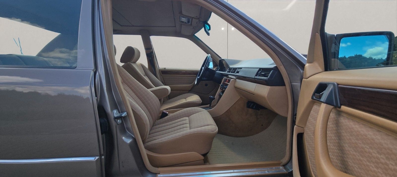 Mercedes-Benz 250 D *ZENTRAL*E-FENSTER*4 GANG AUTOMATIK*H-KEN. foto 16