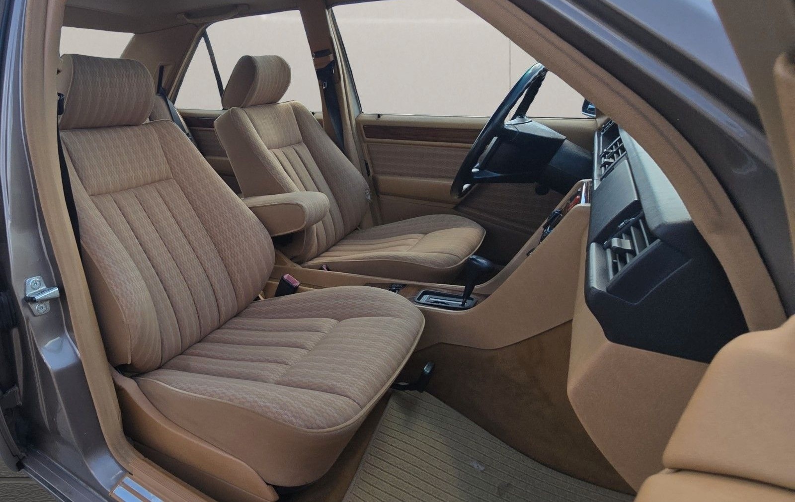 Mercedes-Benz 250 D *ZENTRAL*E-FENSTER*4 GANG AUTOMATIK*H-KEN. foto 17