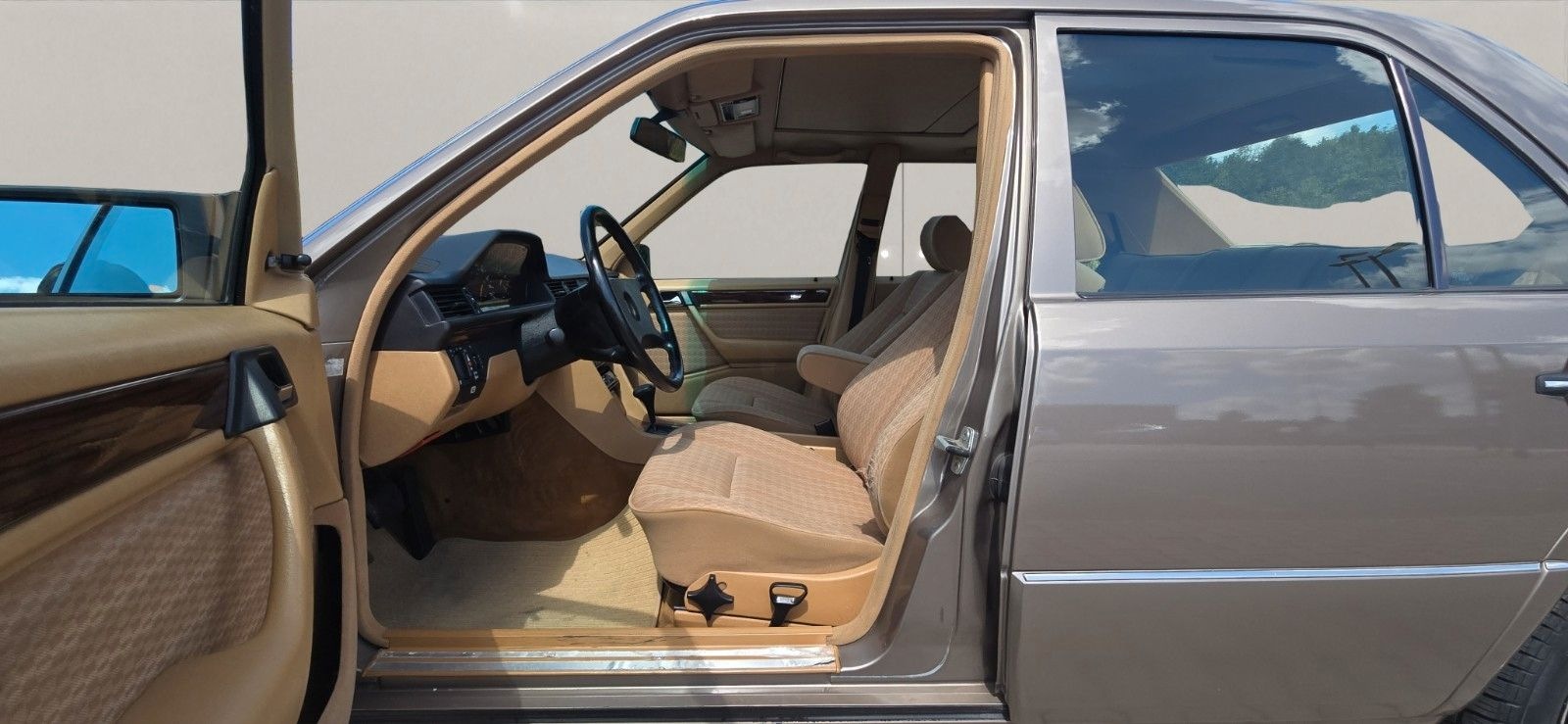 Mercedes-Benz 250 D *ZENTRAL*E-FENSTER*4 GANG AUTOMATIK*H-KEN. foto 9