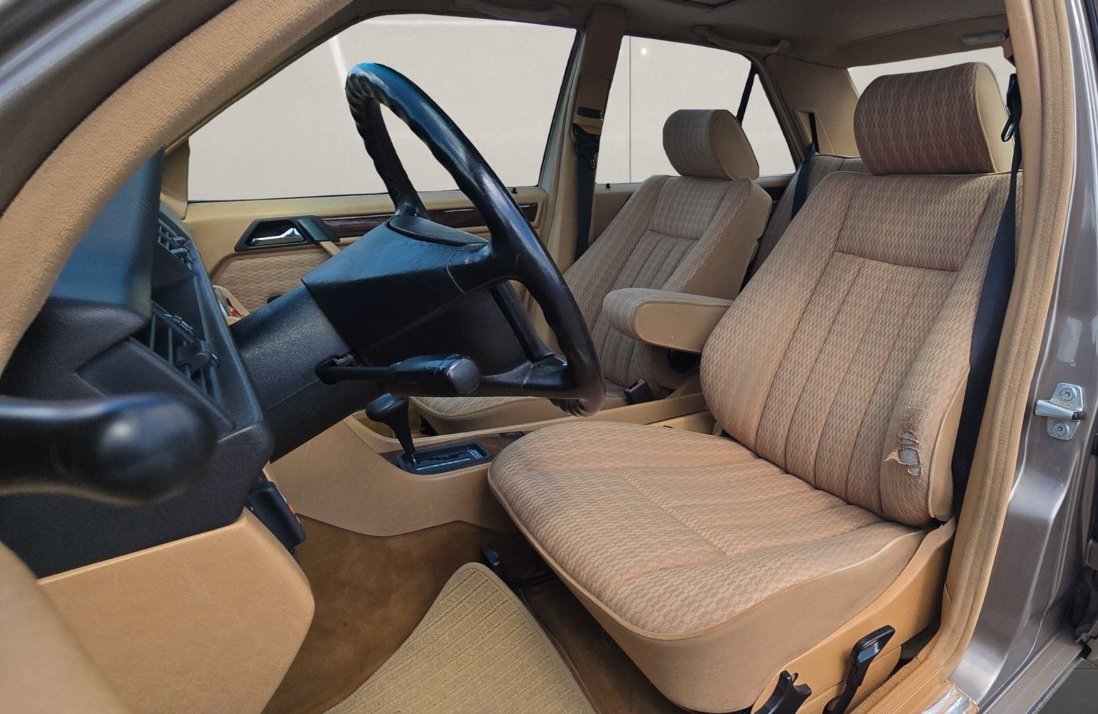 Mercedes-Benz 250 D *ZENTRAL*E-FENSTER*4 GANG AUTOMATIK*H-KEN. foto 10