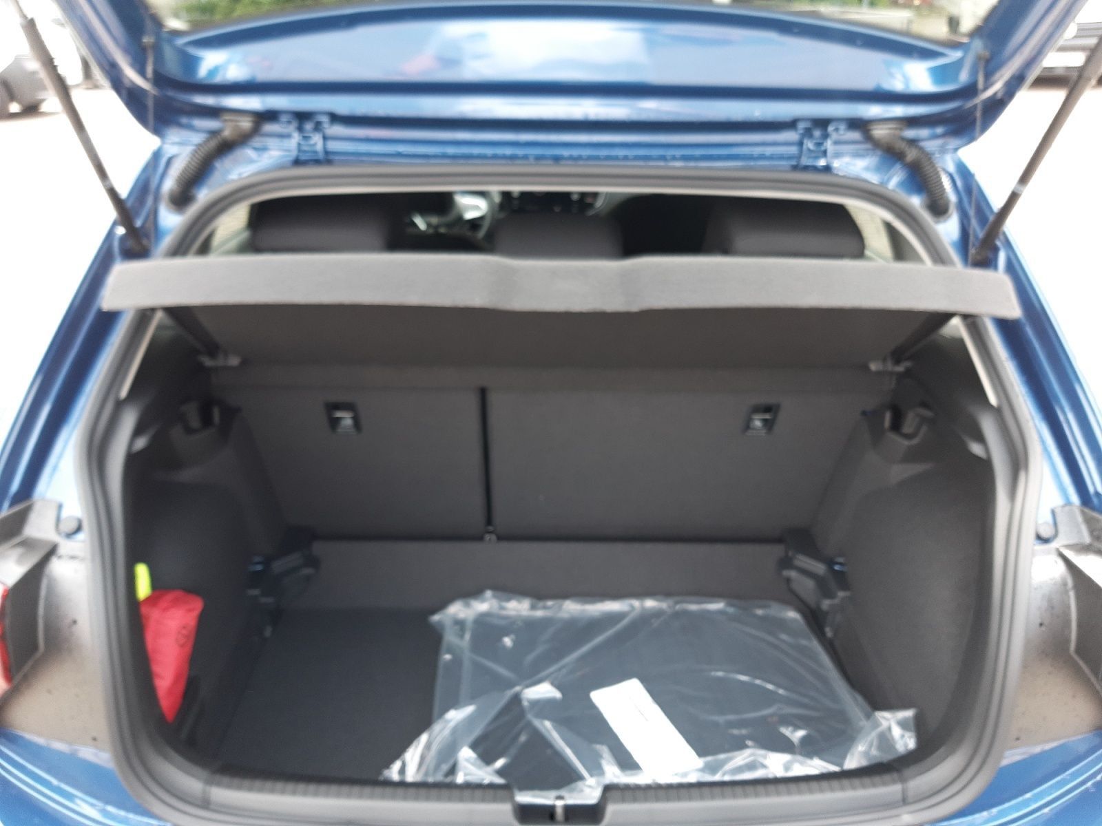 Volkswagen Polo Life 1,0 l 59 kW (80 PS) 5-Gang-Schaltgetri foto 12