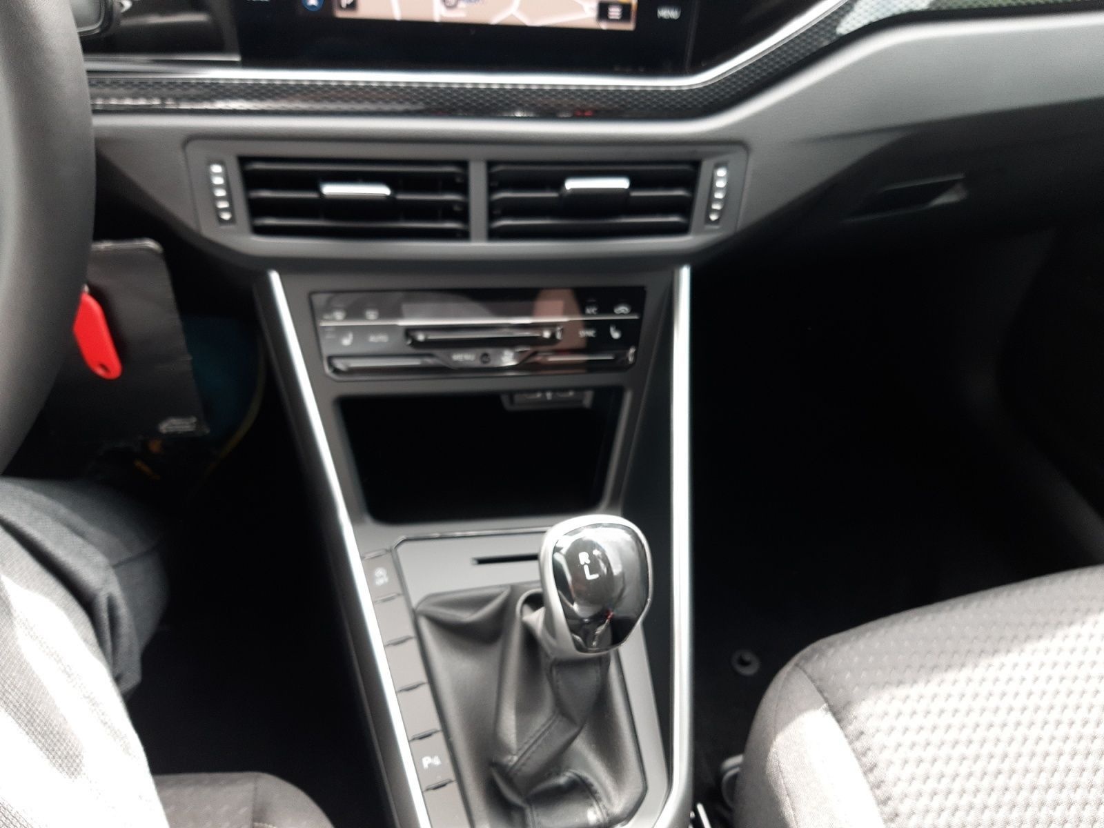 Volkswagen Polo Life 1,0 l 59 kW (80 PS) 5-Gang-Schaltgetri foto 17
