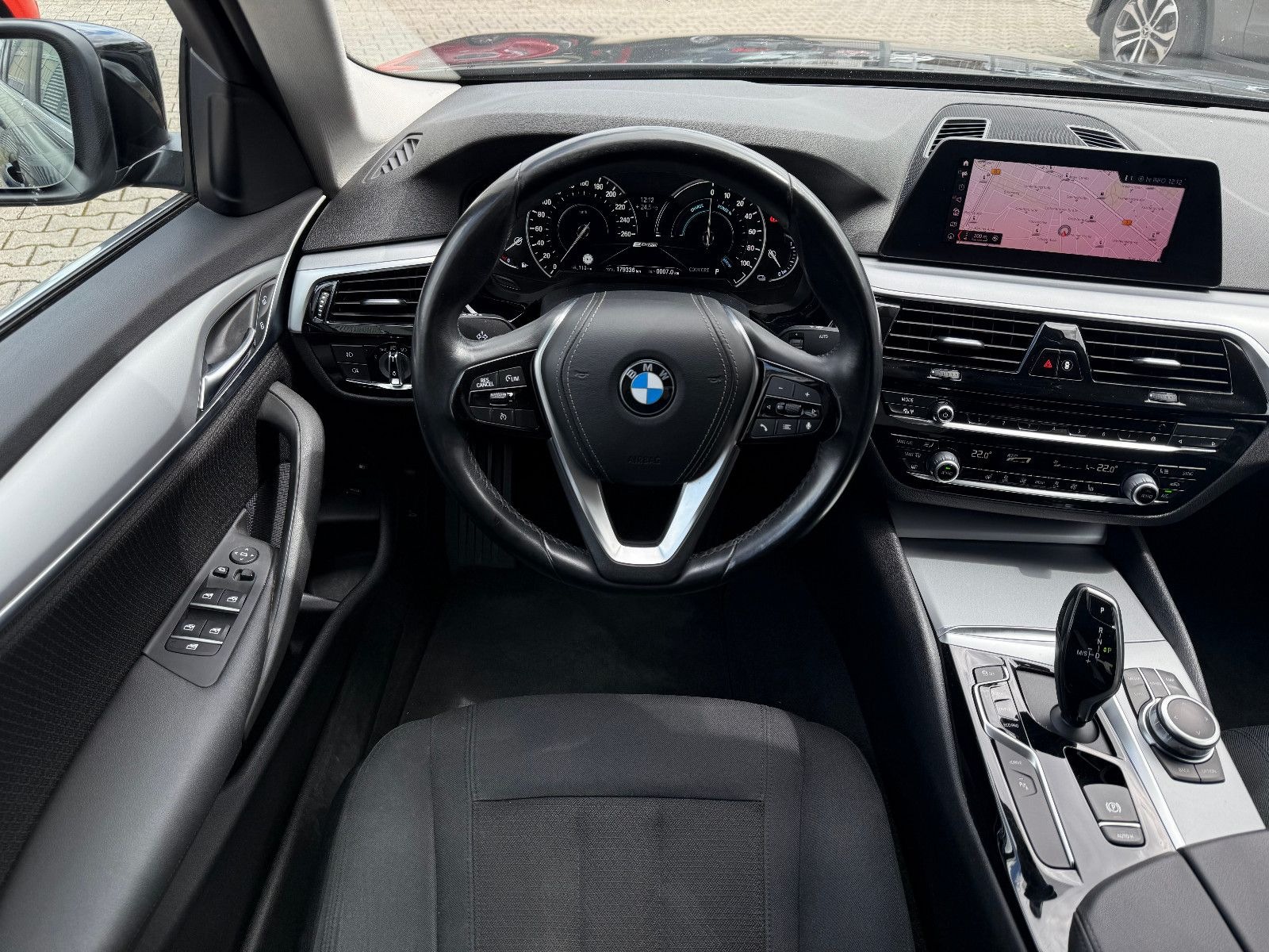 BMW 530e iPerfromace Lim Nav/Kamera/Assistenz/LED/Sh foto 9