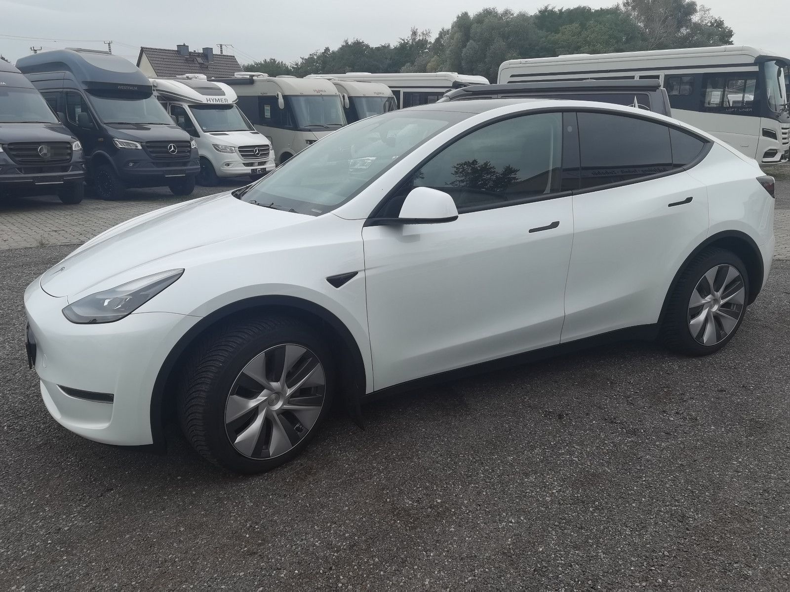 Tesla Model Y Long Range AWD Modell 2023 foto 2