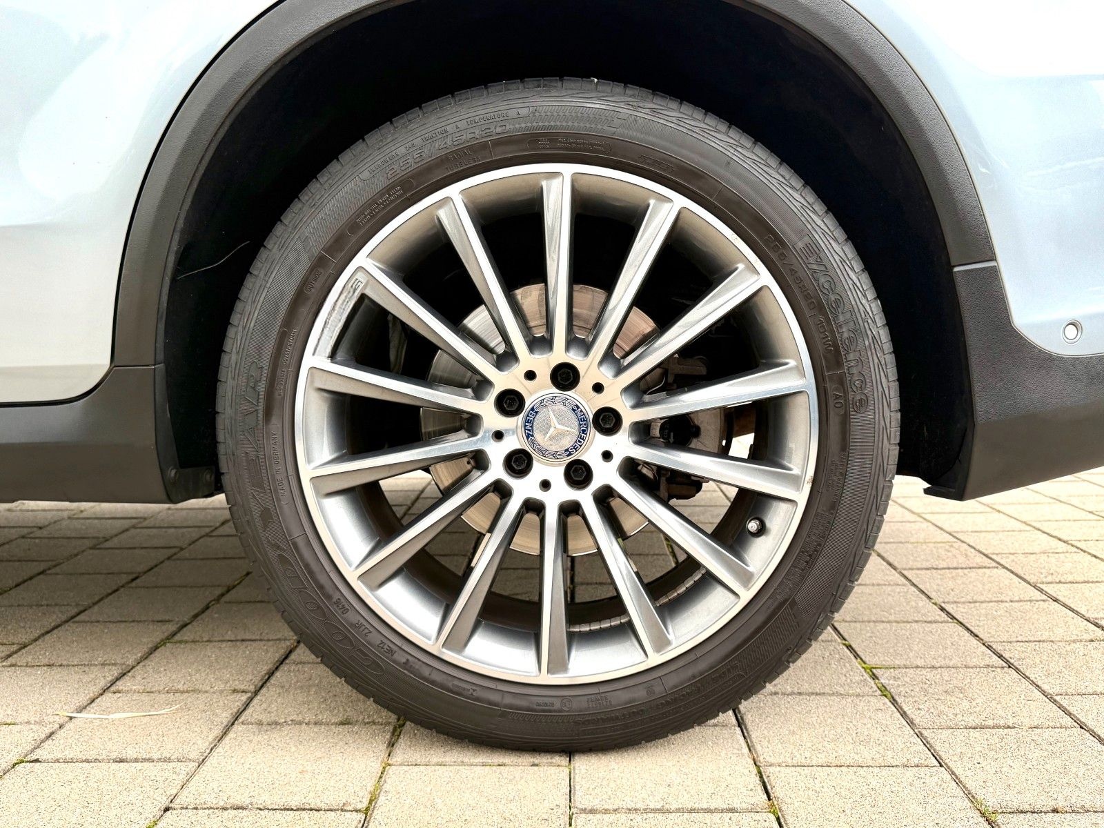 Mercedes-Benz GLC 250 d 4Matic*AMG*NAVI*KAMERA*LED*AHK*19''ALU foto 20