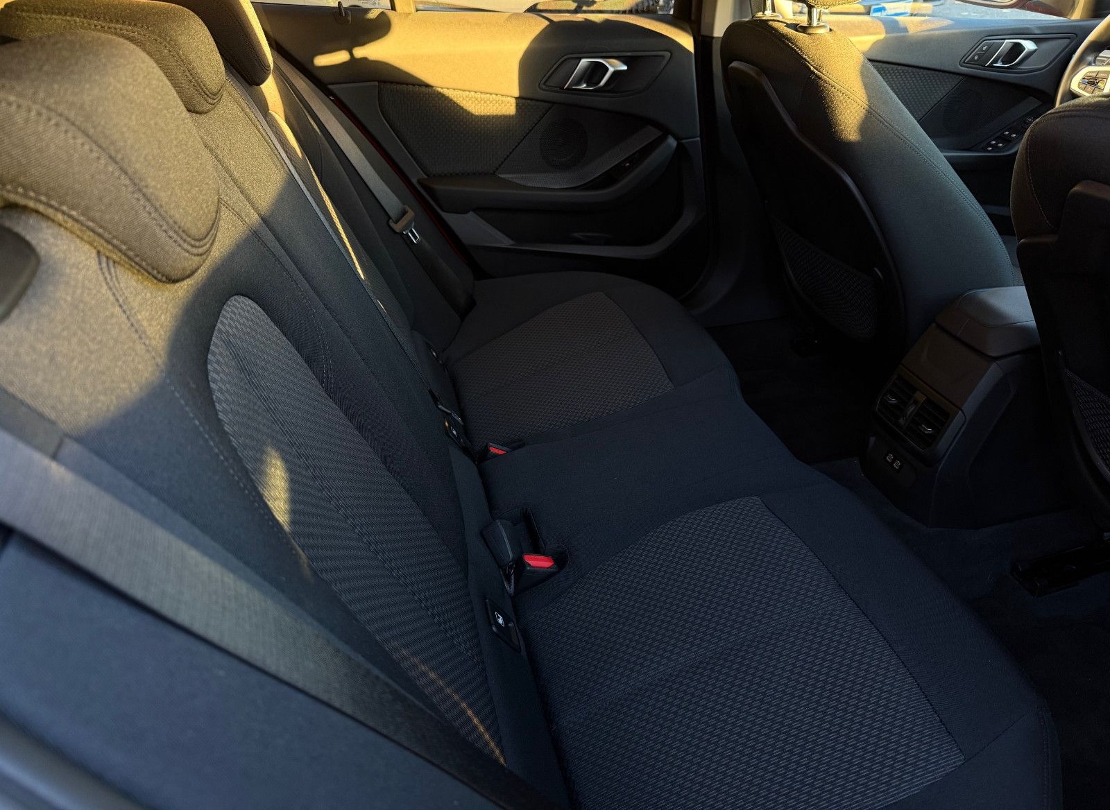 BMW 118 i    LED, Rückfahrkamera,CarPlay,Rot METALLI foto 11