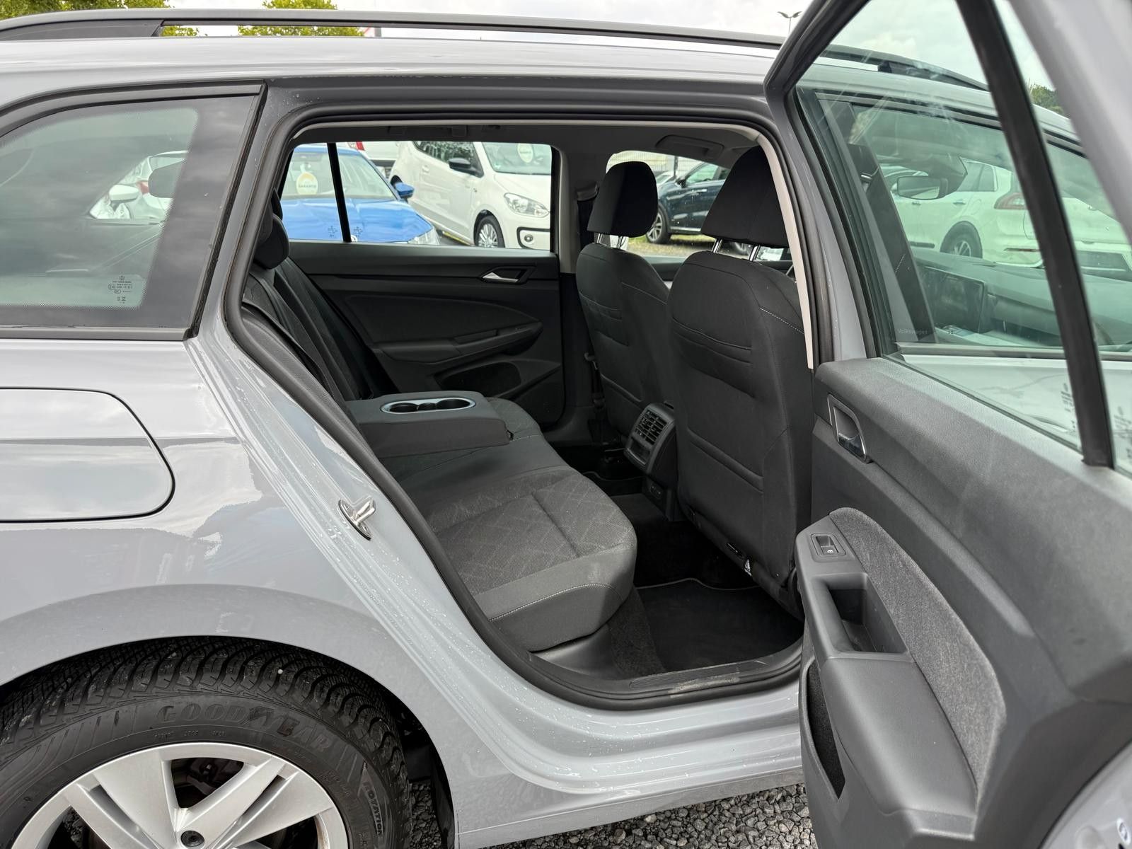 Volkswagen Golf VIII Variant Life AUTOMATIK/TÜV NEU foto 14