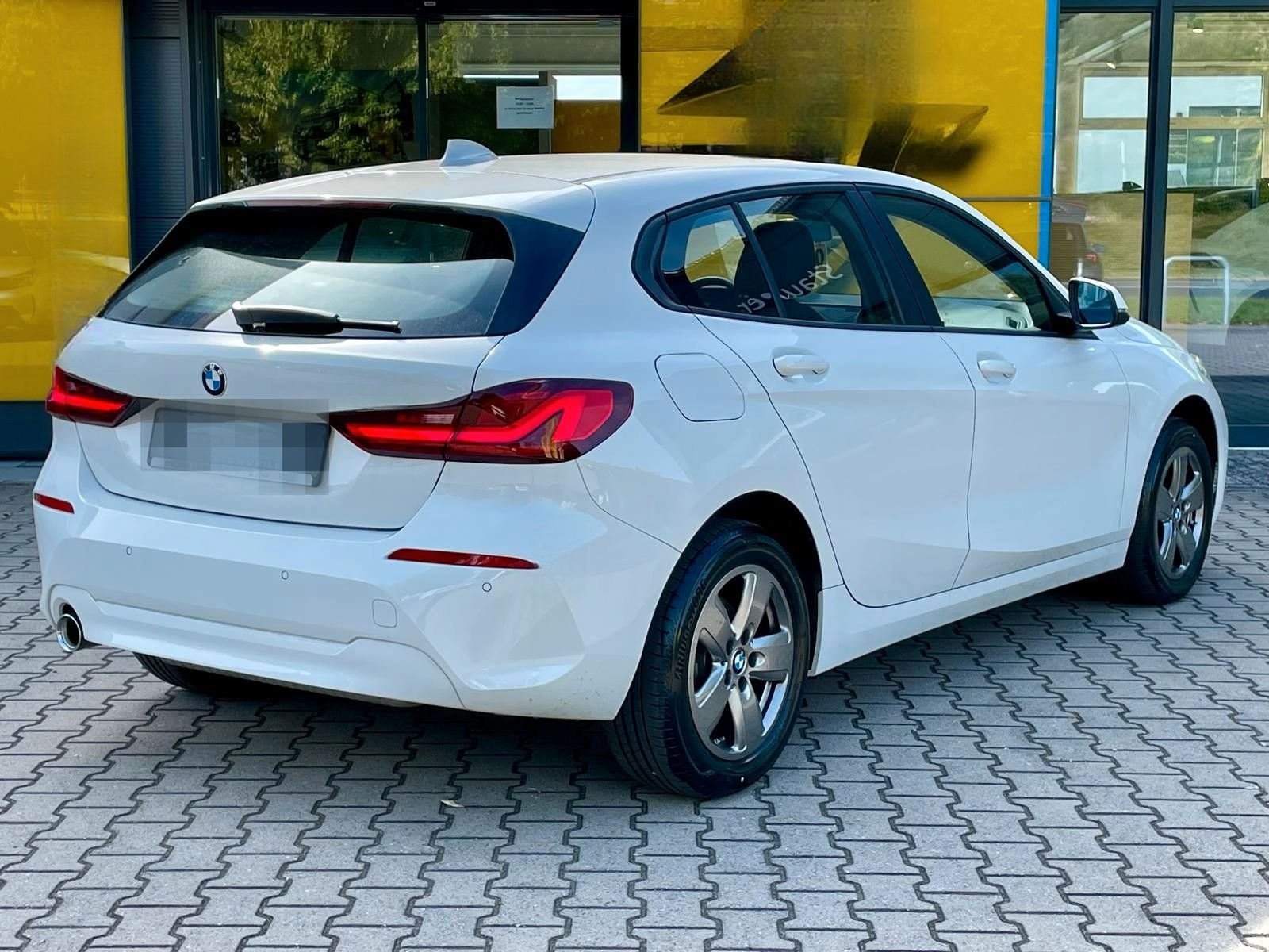 BMW 116i Advantage *SHZ*LHZ*NAVIGATION*CARPLAY* foto 3