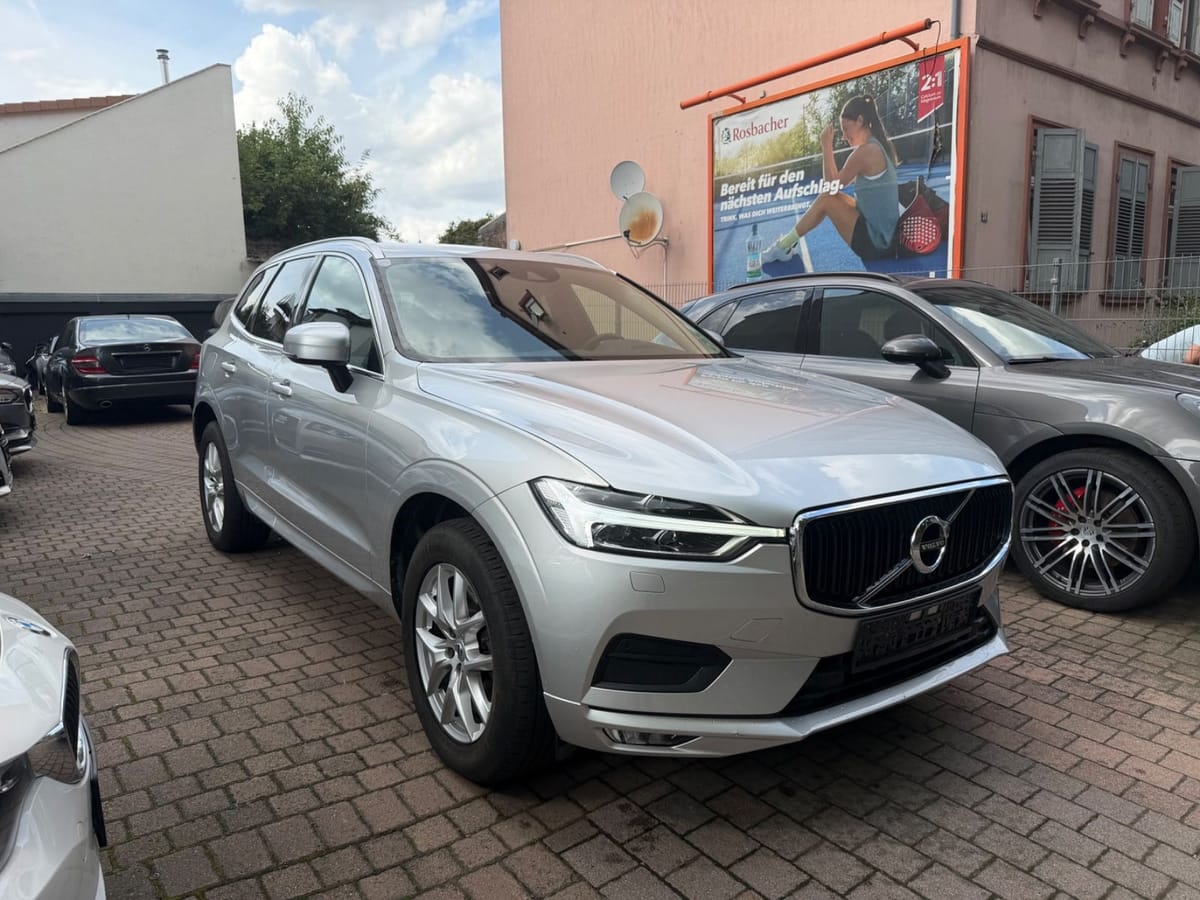 Volvo XC60 Momentum AWD LED Kamera Leder