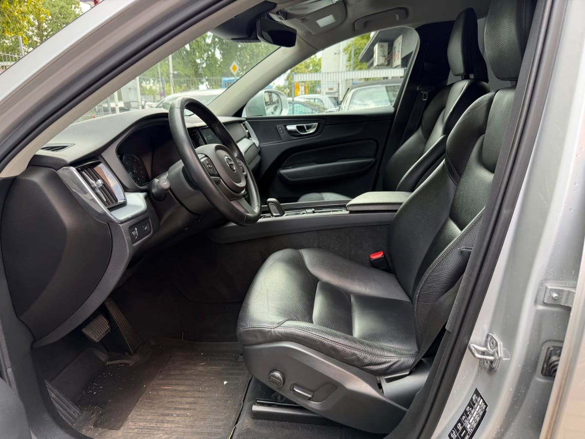 Volvo XC60 Momentum AWD LED Kamera Leder foto 12