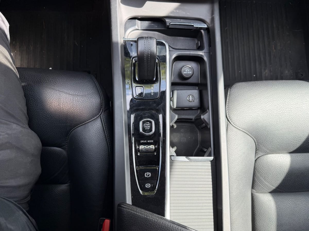 Volvo XC60 Momentum AWD LED Kamera Leder foto 13