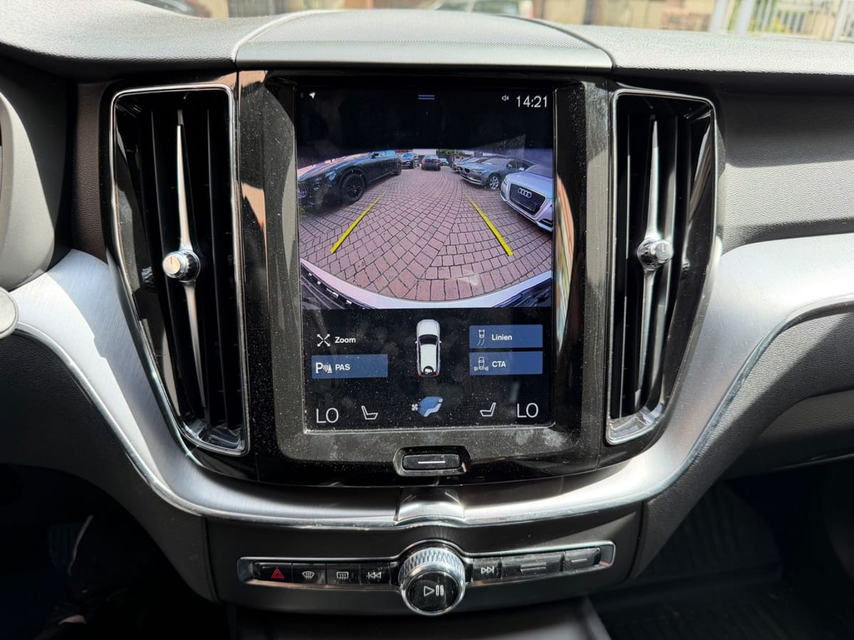 Volvo XC60 Momentum AWD LED Kamera Leder foto 14