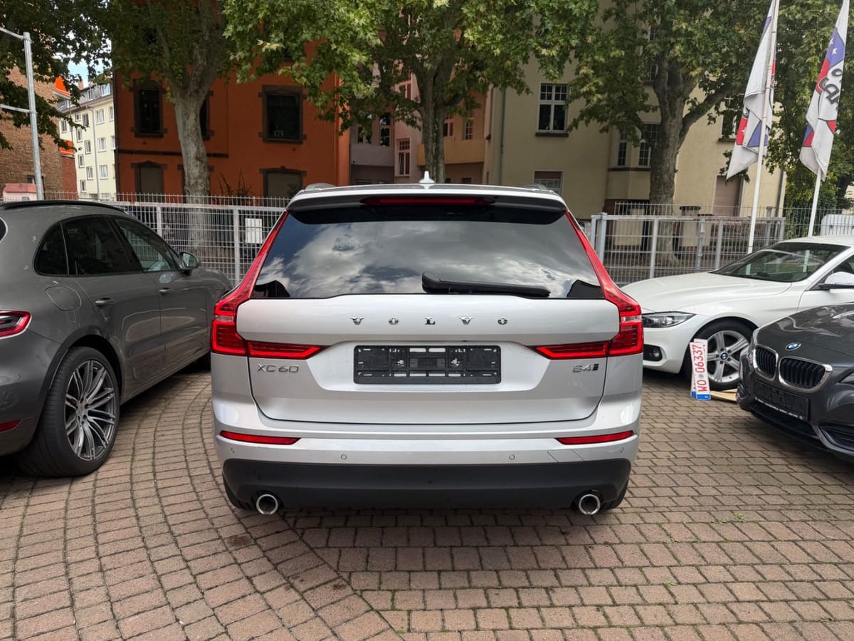 Volvo XC60 Momentum AWD LED Kamera Leder foto 4