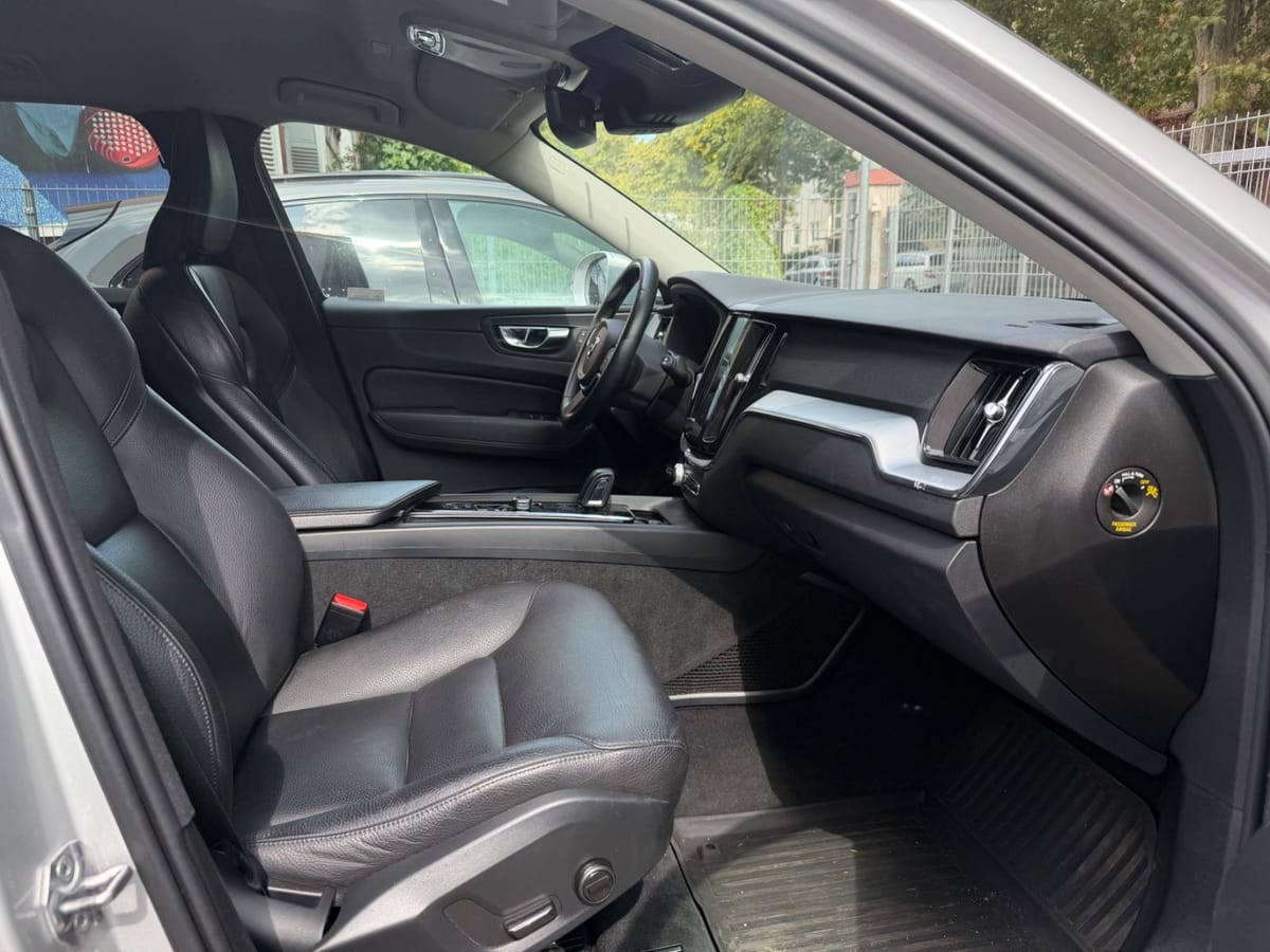Volvo XC60 Momentum AWD LED Kamera Leder foto 8