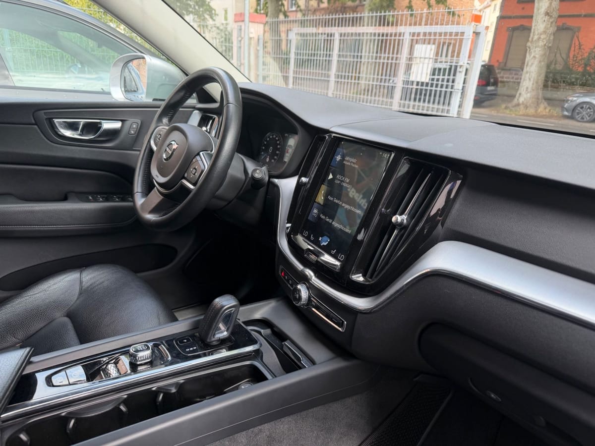 Volvo XC60 Momentum AWD LED Kamera Leder foto 9