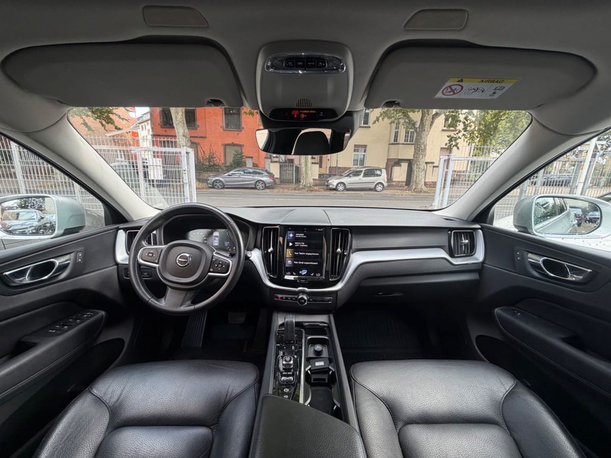 Volvo XC60 Momentum AWD LED Kamera Leder foto 10