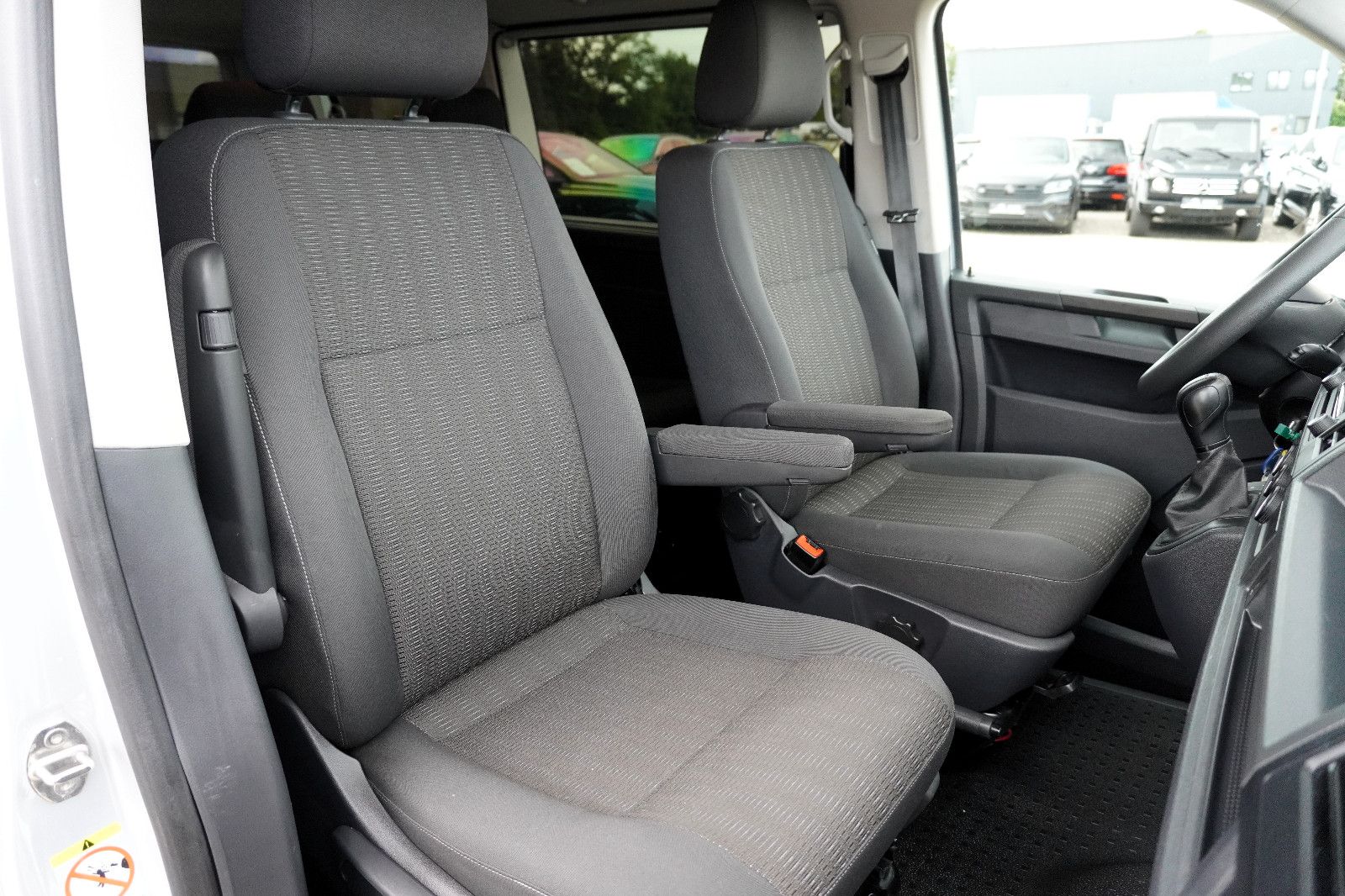 Volkswagen T6 Caravelle Comfortline*PDC*TempoM.*SHZ*AppCo.* foto 19