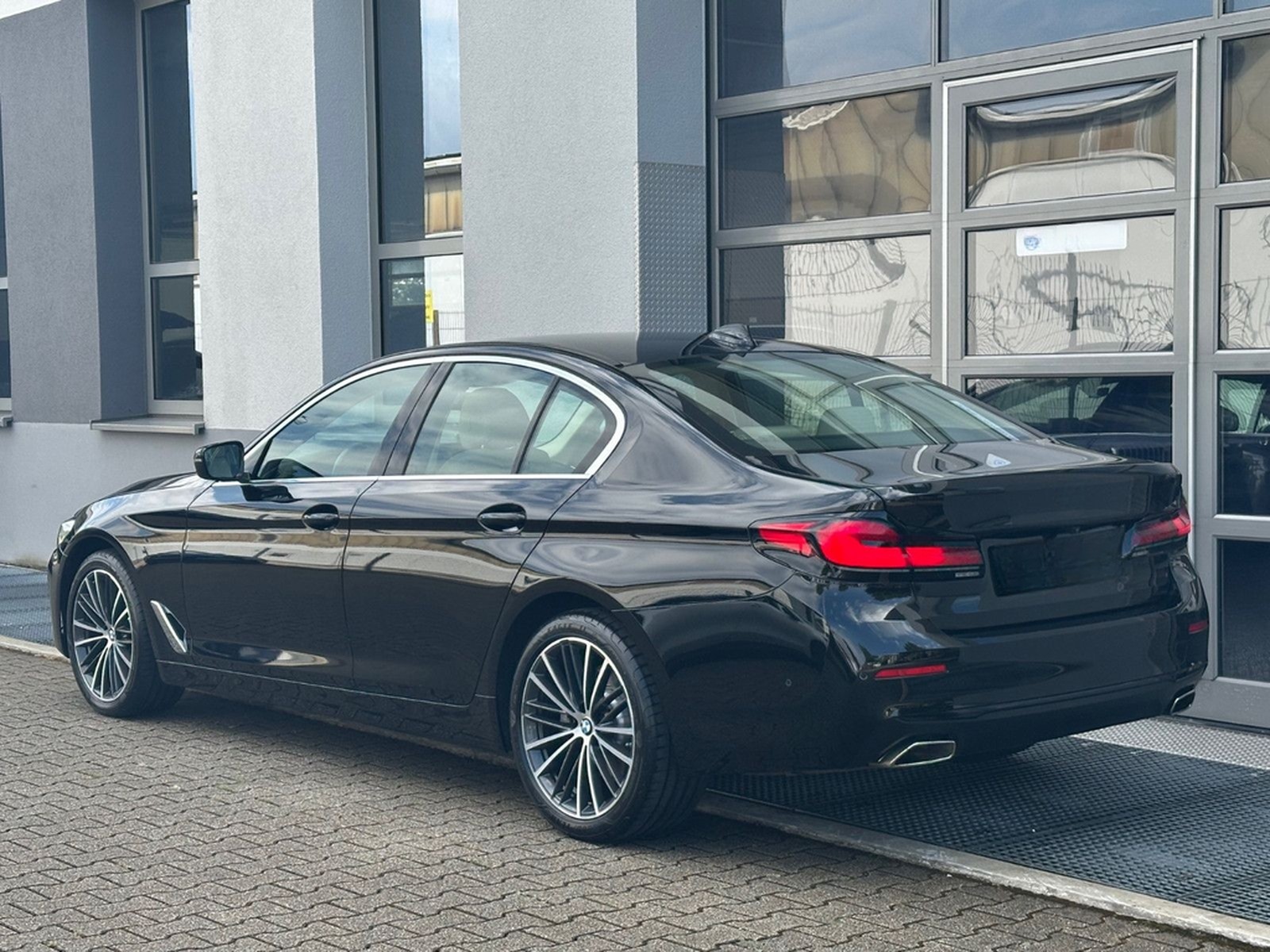 BMW 520d xDr *ACC*DRIVING*4-ZONEN KL.*KAM*HiFi*LEDER foto 15