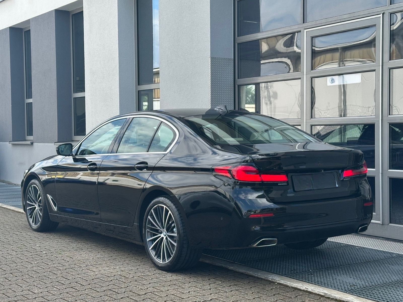 BMW 520d xDr *ACC*DRIVING*4-ZONEN KL.*KAM*HiFi*LEDER foto 6