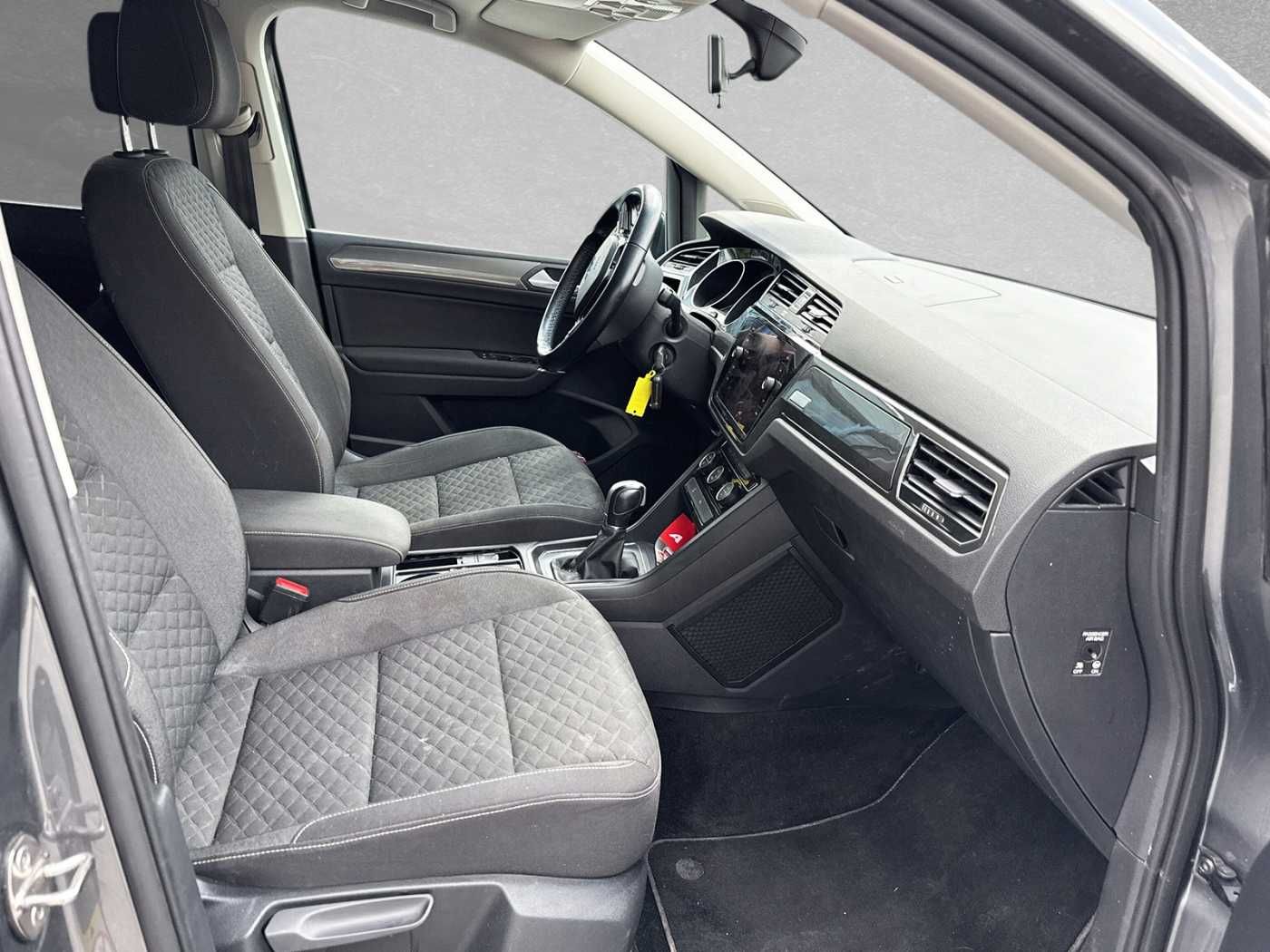 Volkswagen Touran 1.5 TSI DSG Join *R-Line* foto 3