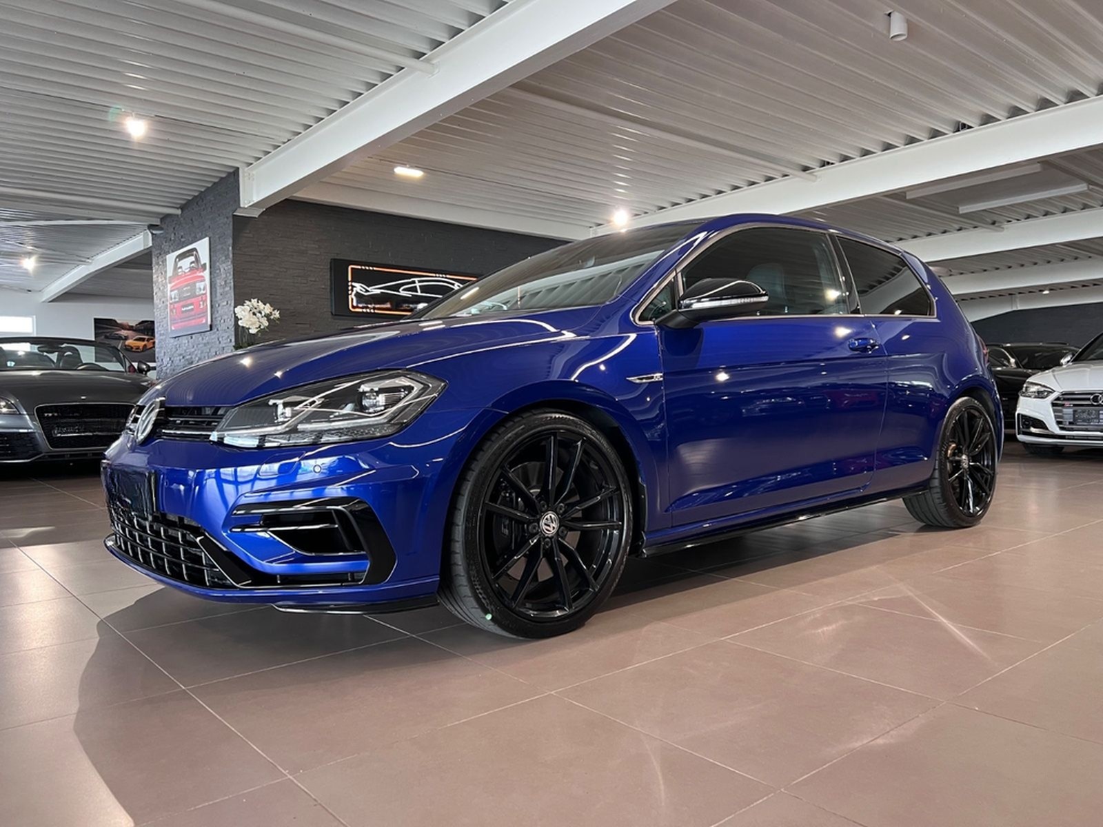 Volkswagen Golf 2.0TSI DSG 4MOTION R  2türig DYNAUDIO NAVI foto 3