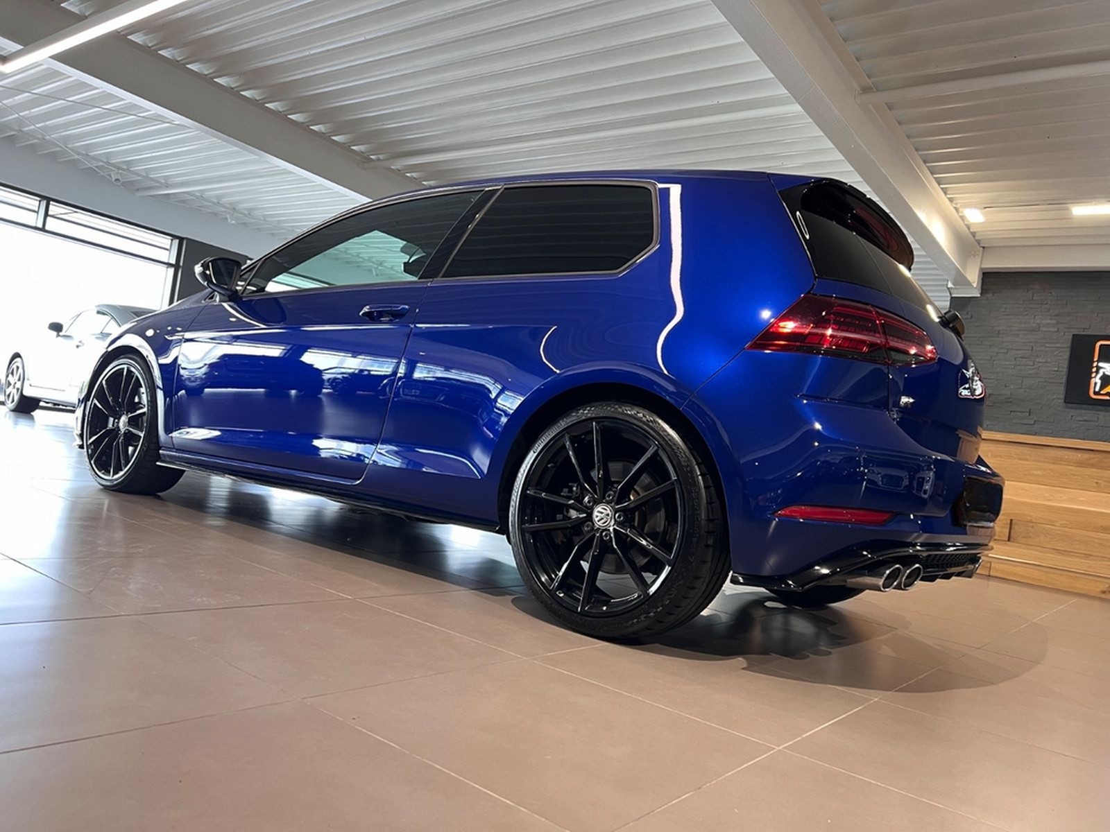 Volkswagen Golf 2.0TSI DSG 4MOTION R  2türig DYNAUDIO NAVI foto 5