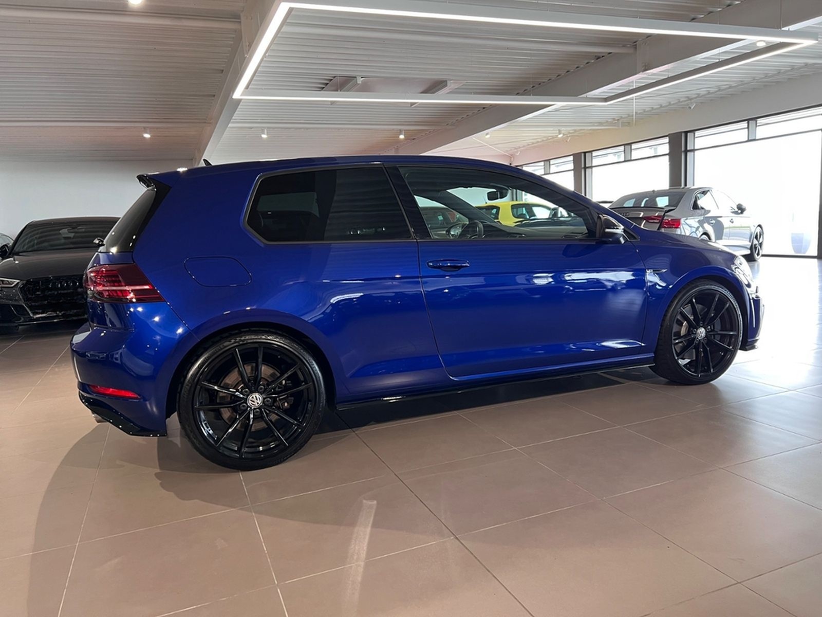 Volkswagen Golf 2.0TSI DSG 4MOTION R  2türig DYNAUDIO NAVI foto 9