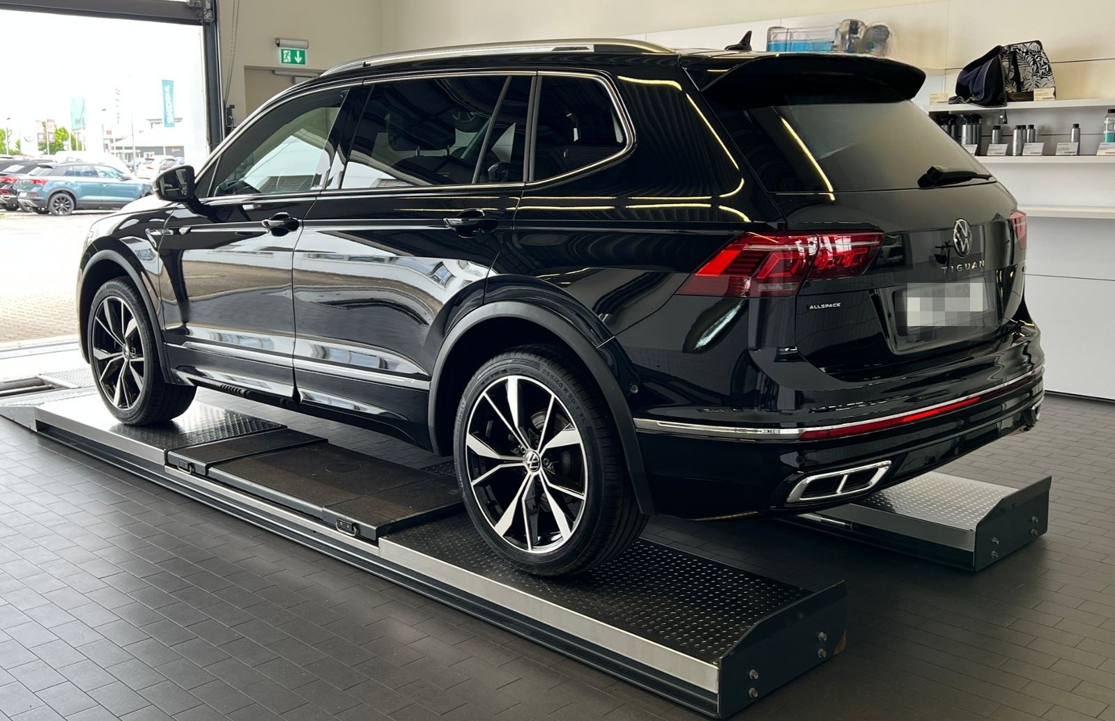 Volkswagen Tiguan Allspace R-Line 2.0 TDI DSG 4MOTION *AHK, foto 4