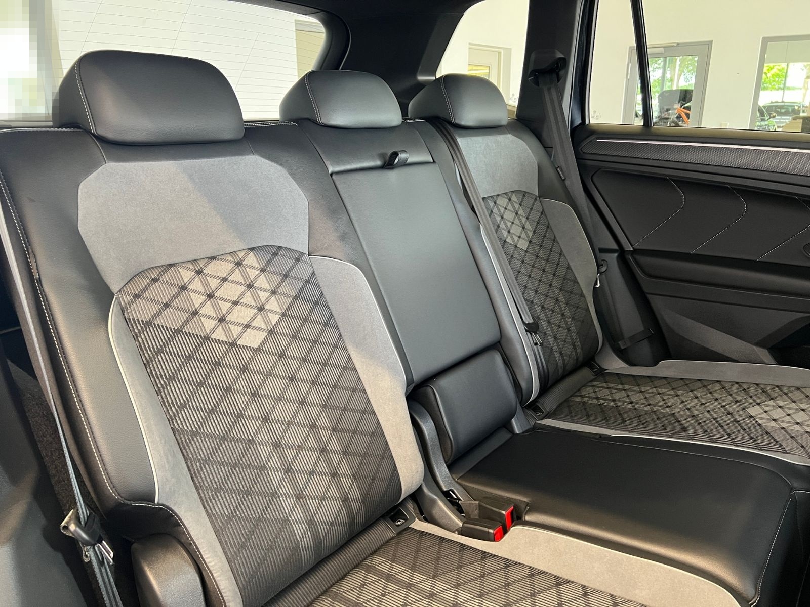 Volkswagen Tiguan Allspace R-Line 2.0 TDI DSG 4MOTION *AHK, foto 9