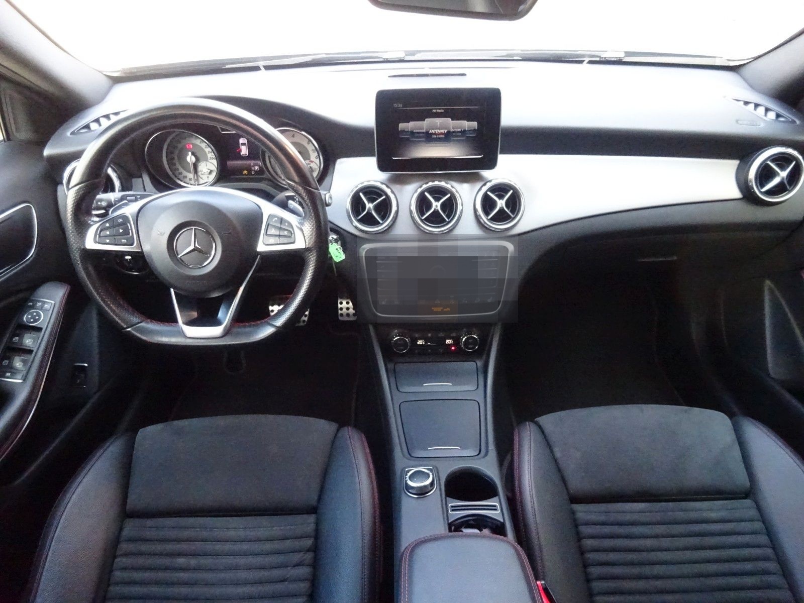 Mercedes-Benz GLA 220 CDI / d 4Matic AMG LINE foto 8
