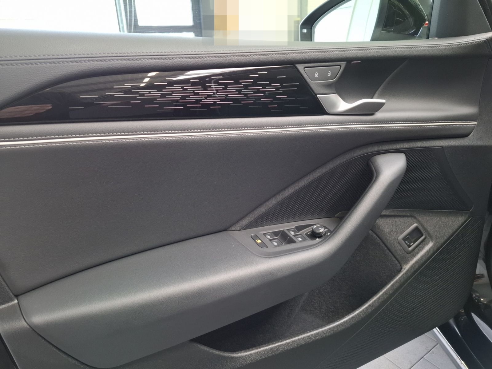 Volkswagen Passat Elegance 2,0 l TDI SCR 4MOTION 14 2 kW (1 foto 12