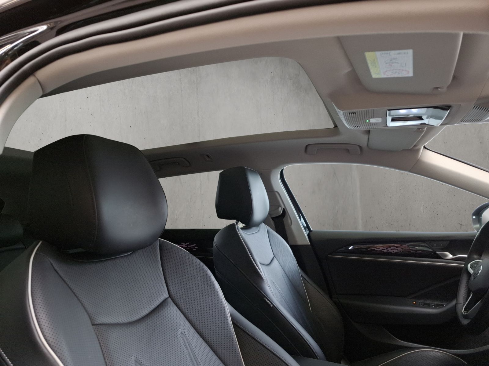 Volkswagen Passat Elegance 2,0 l TDI SCR 4MOTION 14 2 kW (1 foto 21