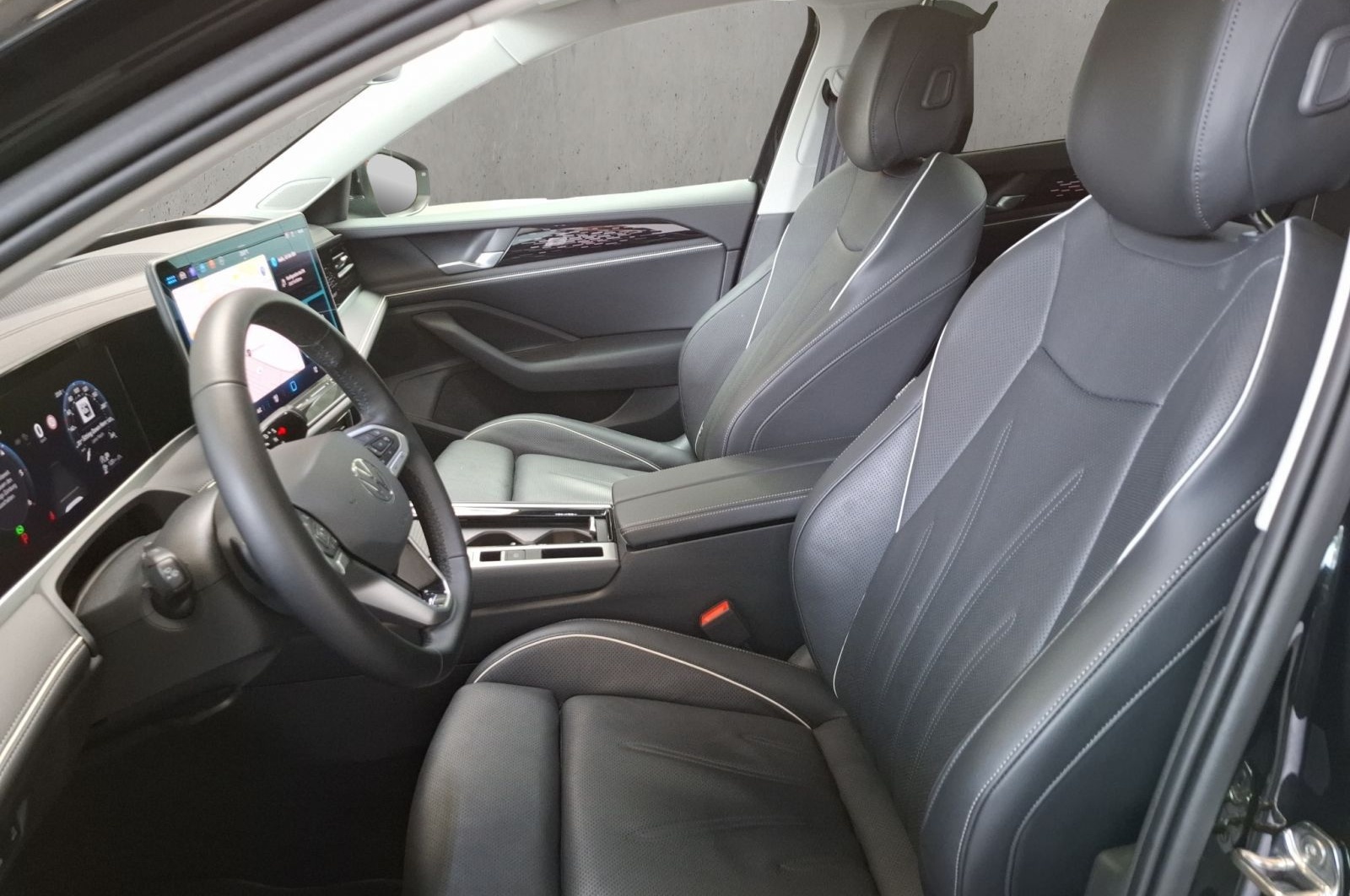 Volkswagen Passat Elegance 2,0 l TDI SCR 4MOTION 14 2 kW (1 foto 9