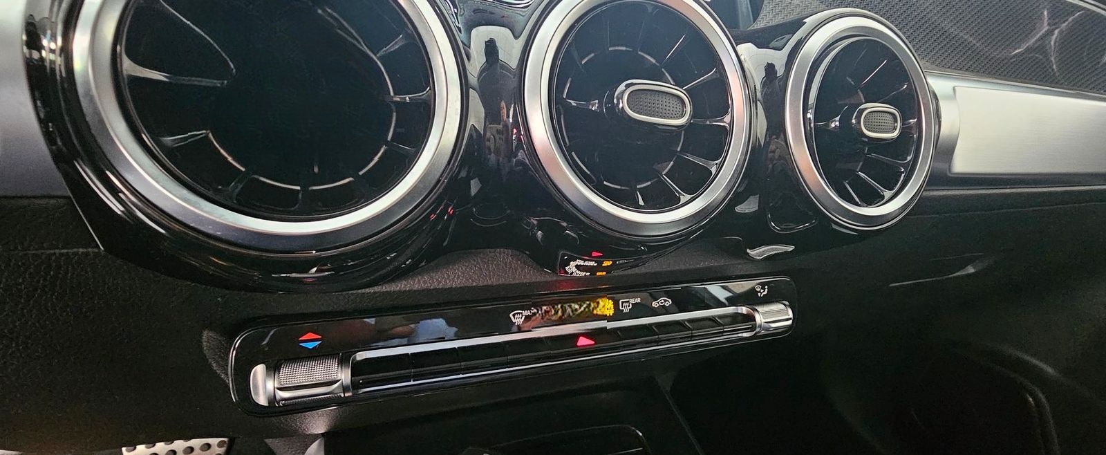 Mercedes-Benz GLB 200 d 8G-DCT AMG Line LED Keyless ACC Leder  foto 13