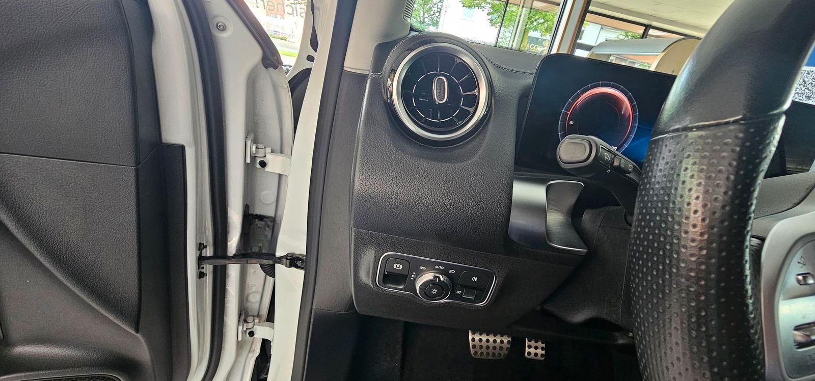 Mercedes-Benz GLB 200 d 8G-DCT AMG Line LED Keyless ACC Leder  foto 16