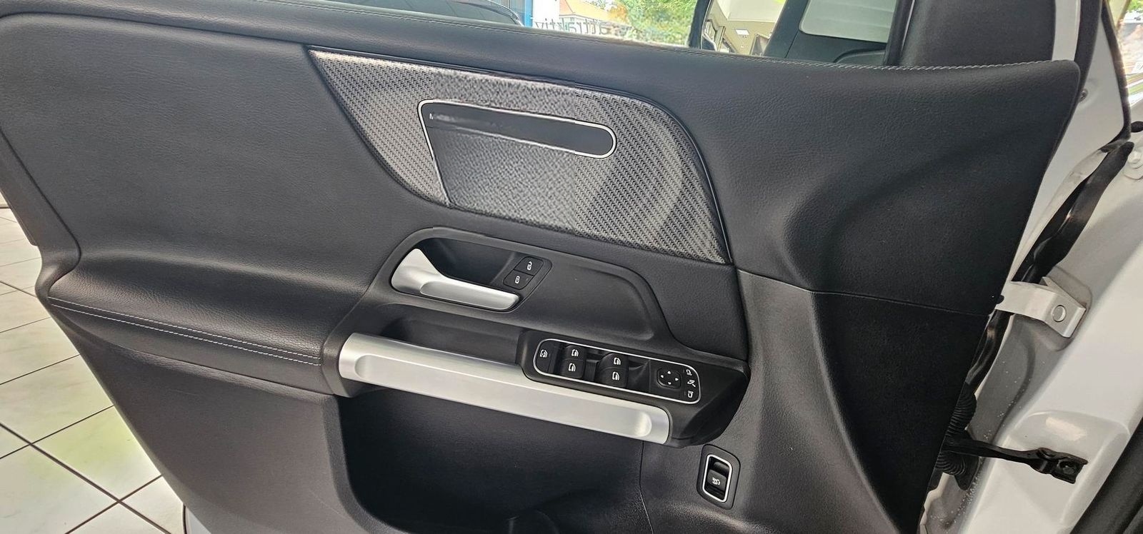 Mercedes-Benz GLB 200 d 8G-DCT AMG Line LED Keyless ACC Leder  foto 17