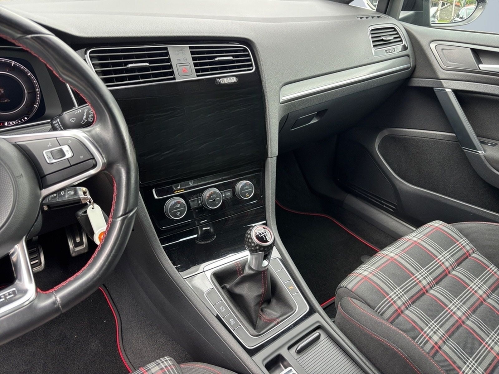 Volkswagen Golf VII Lim GTI Performance/2.HAND/SHZ/SCHALTER foto 13