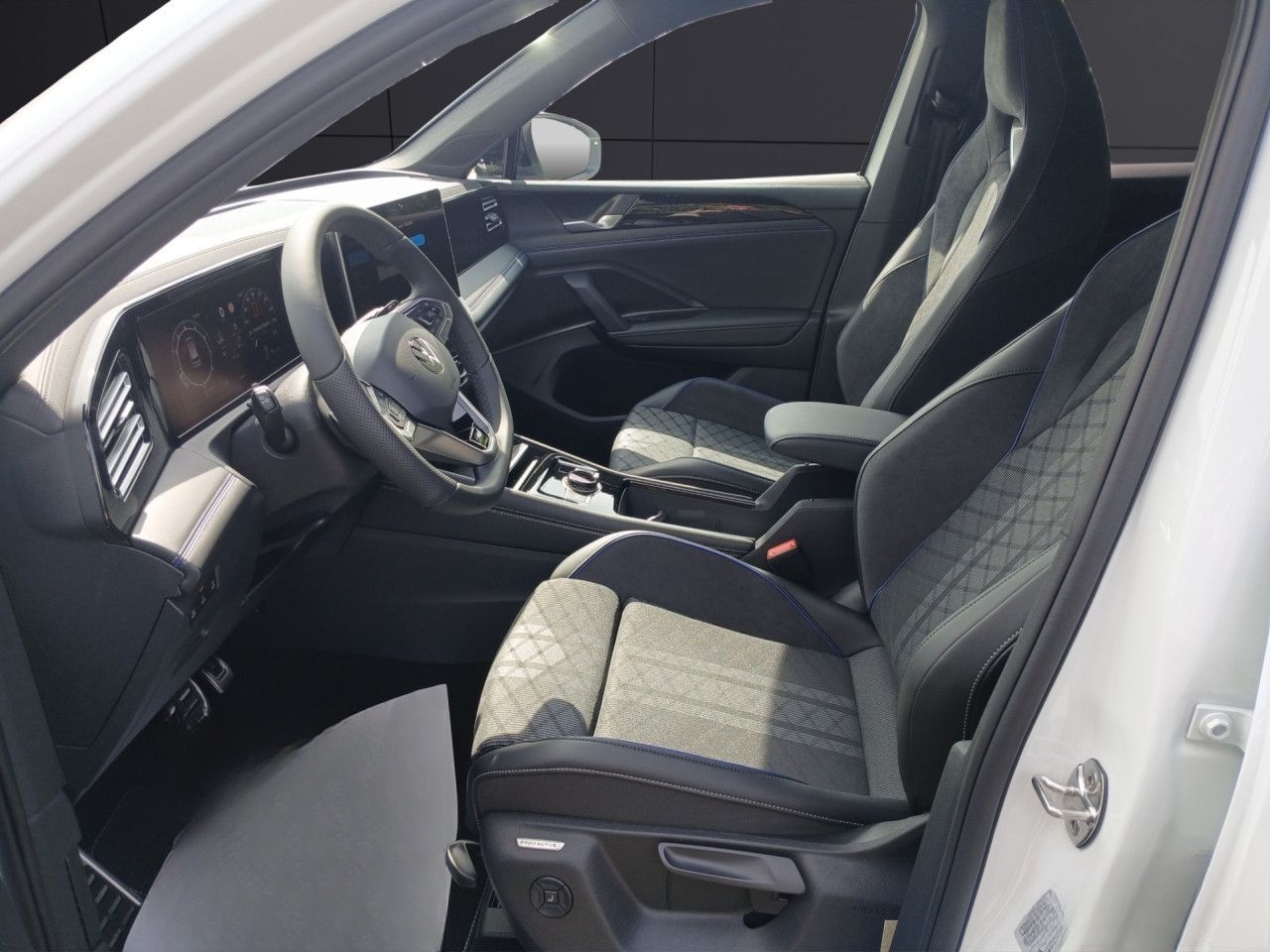 Volkswagen Tiguan R-Line 1.5 eTSI AHK Navi Komfortpaket LED foto 16
